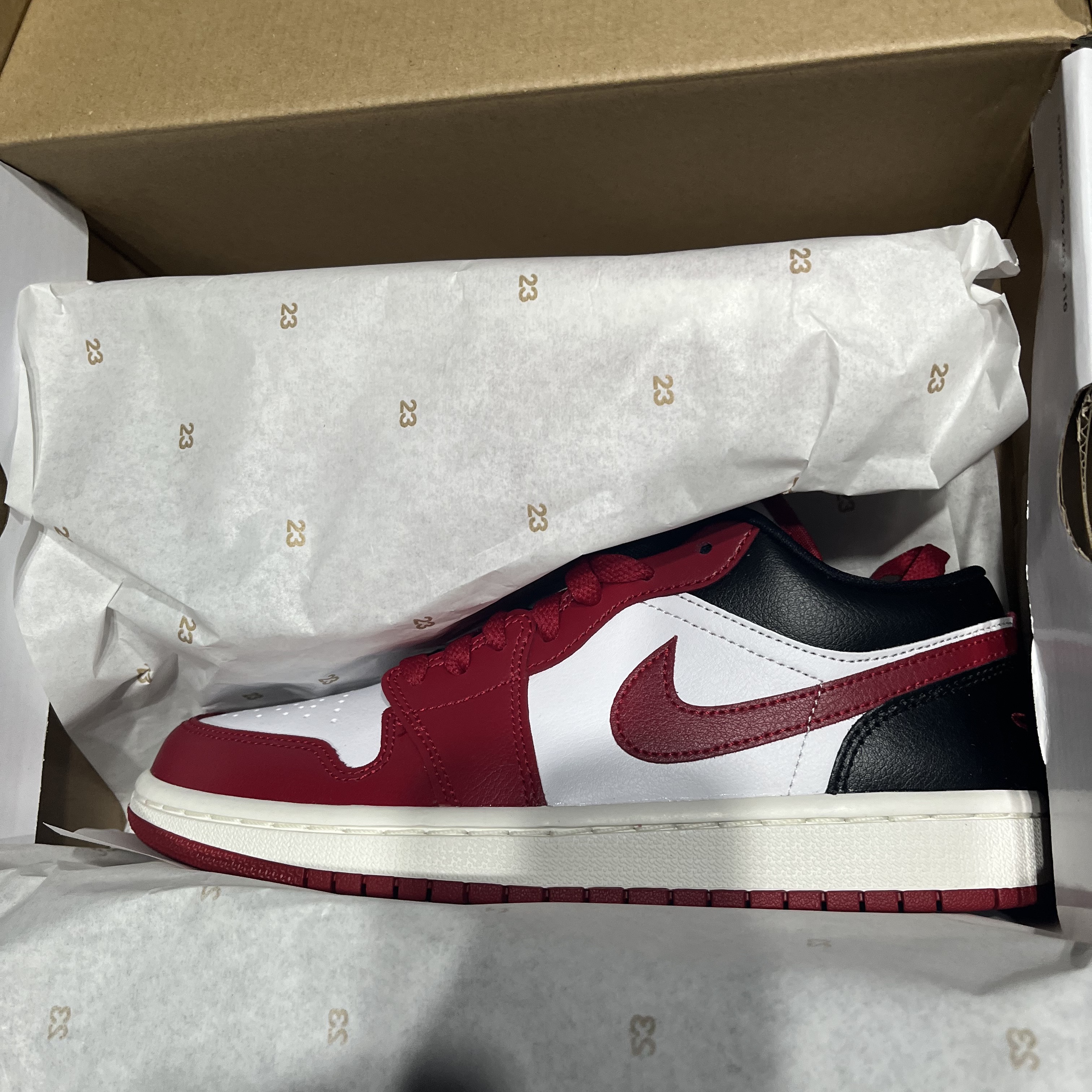 (W) Jordan 1 Low White Gym Red 착용 스타일