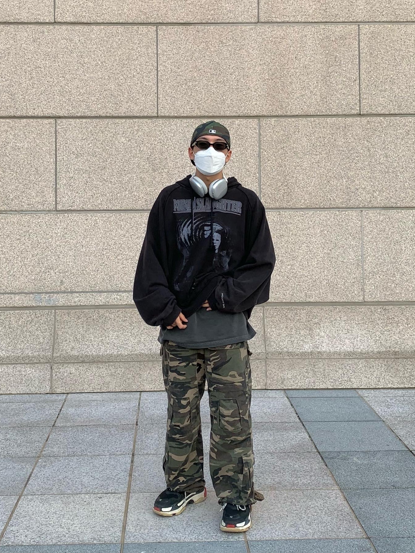 Balenciaga Triple S Sneakers Black Red 2022, Apple AirPods Max Lightning Silver (Korean Ver.) 착용 스타일 - 1