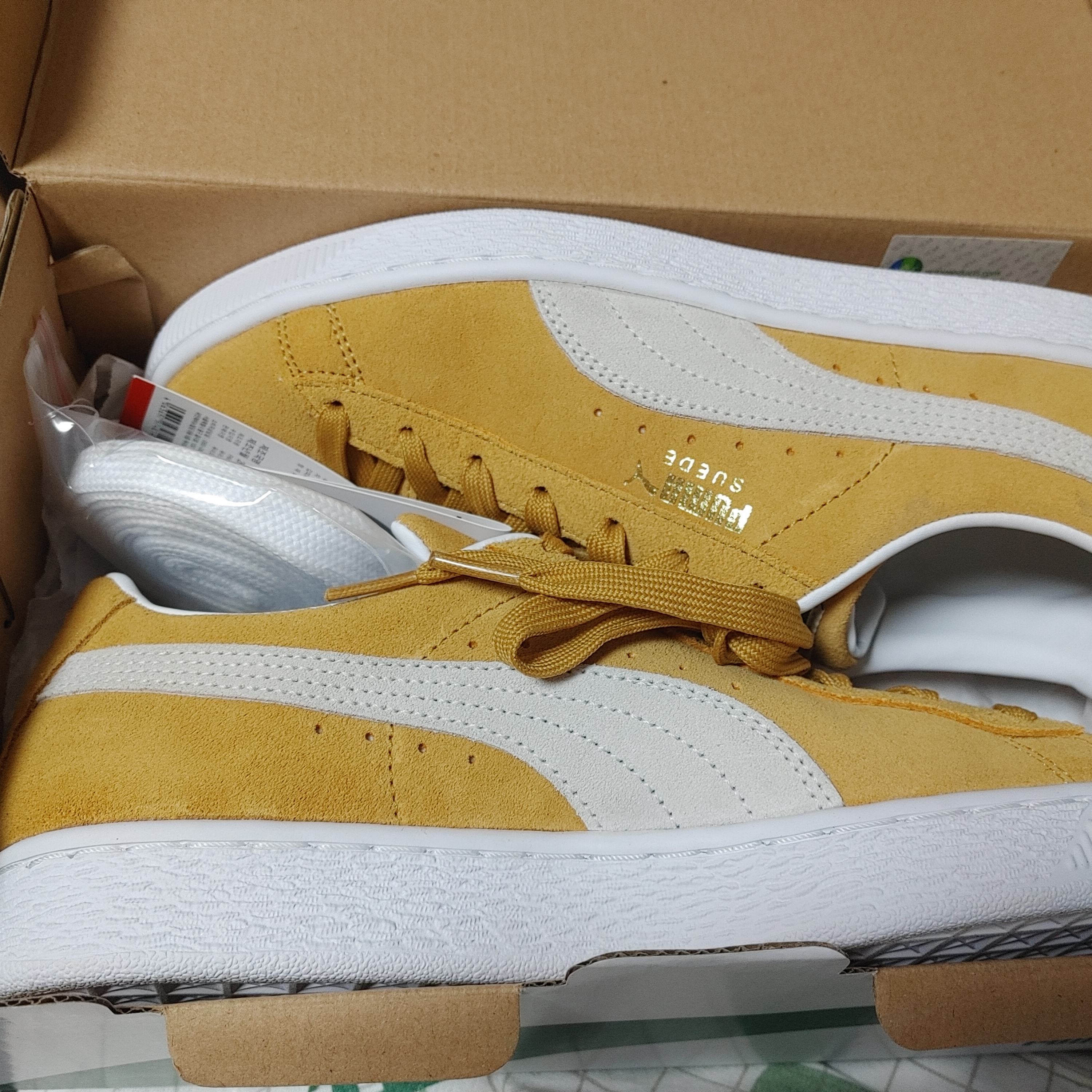 Puma Suede Classic XXI Mustard White 착용 스타일 - 1