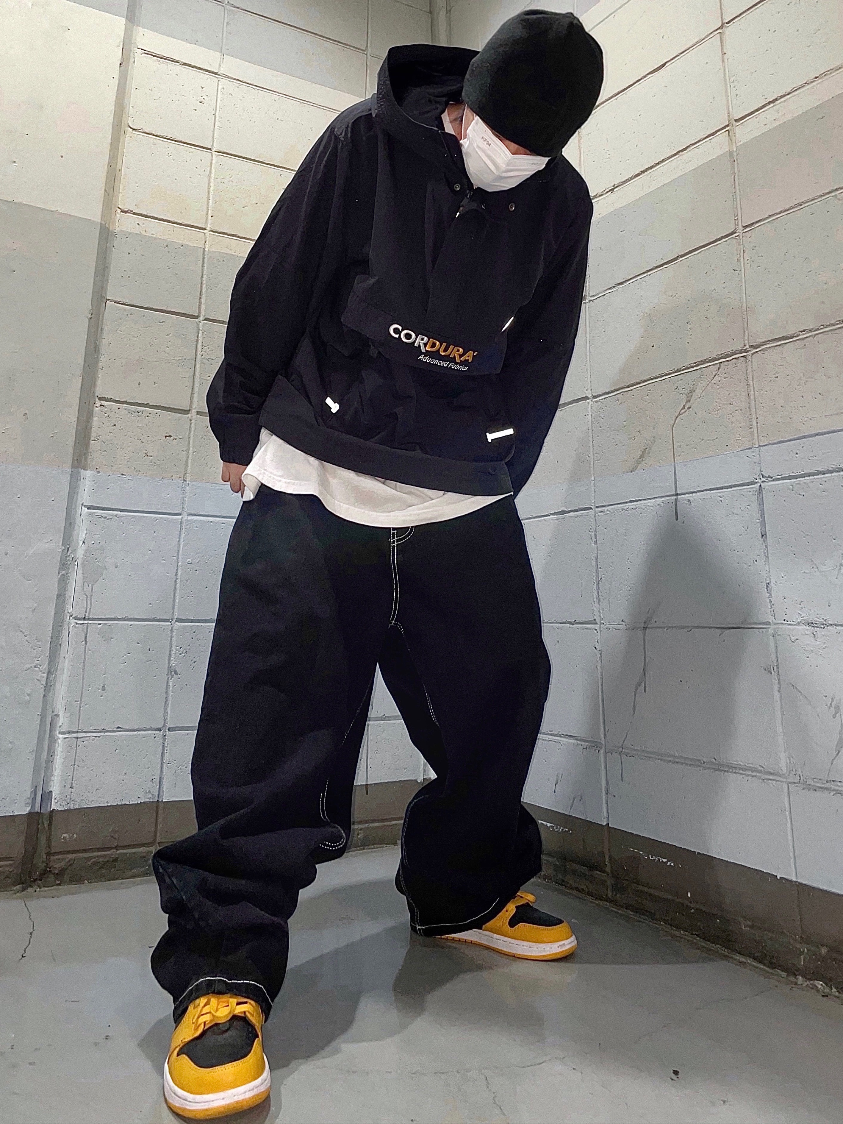 Stussy Debossed Stock Logo Beanie Black, Jordan 1 Retro High OG Pollen 착용 스타일 - 1