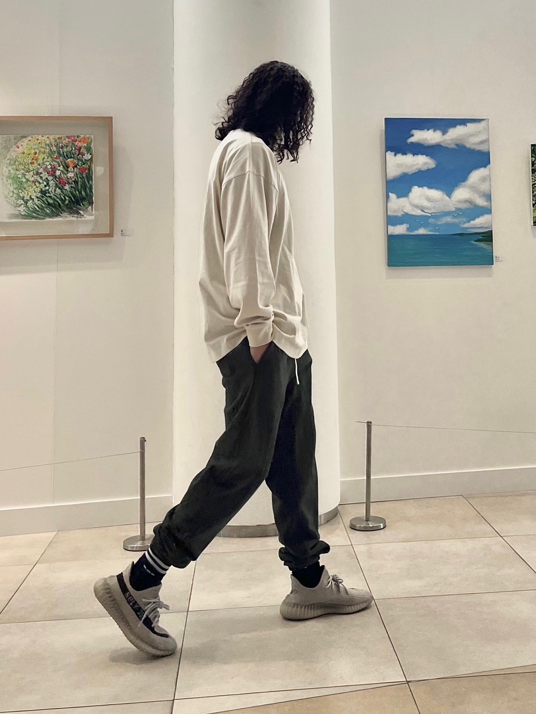 Essentials Long Sleeve T-Shirt Egg Shell - 22FW, Adidas Yeezy Boost 350 V2 Slate Core Black 2022/2023 착용 스타일 - 2