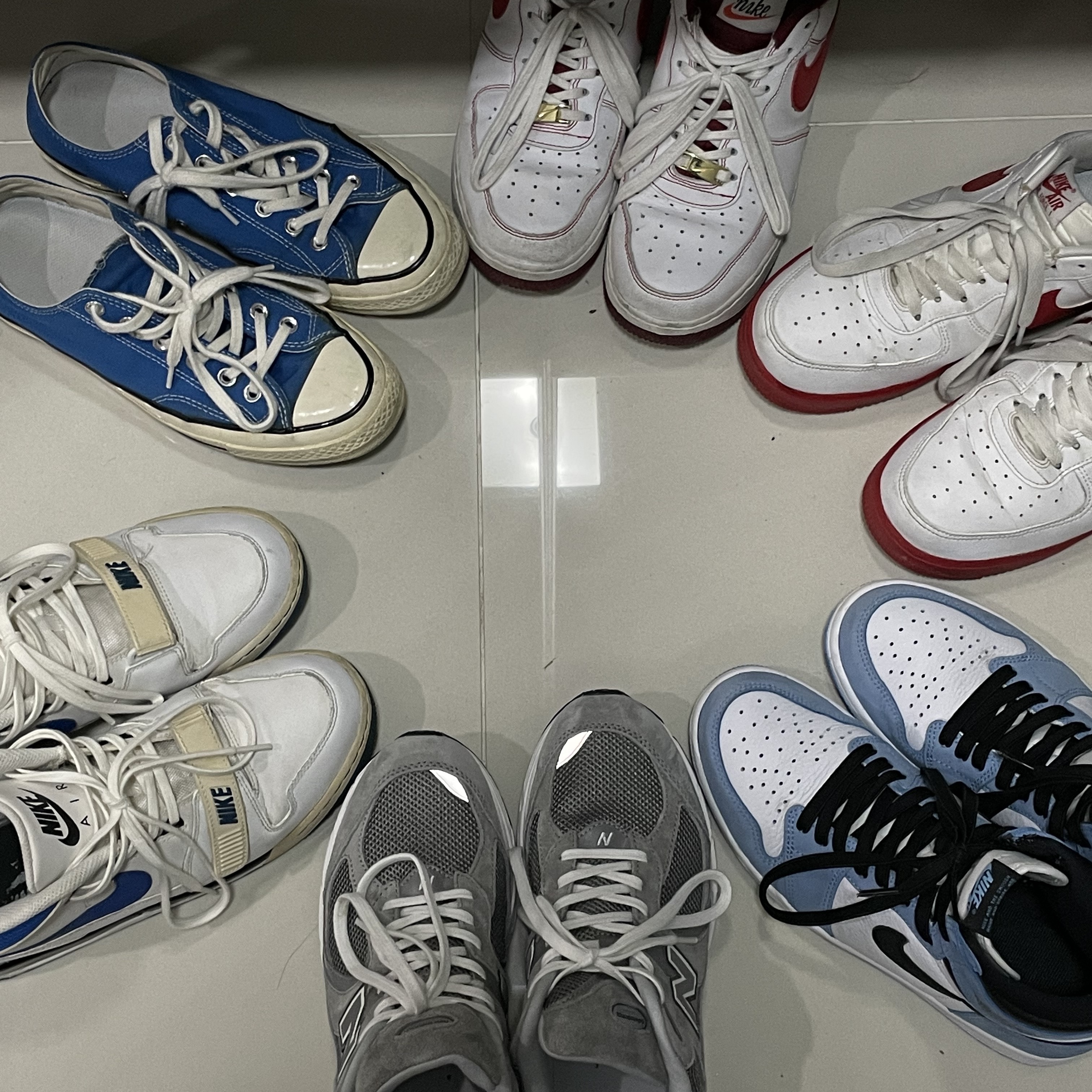Jordan 1 Retro High OG University Blue, New Balance 2002R Marblehead White 착용 스타일