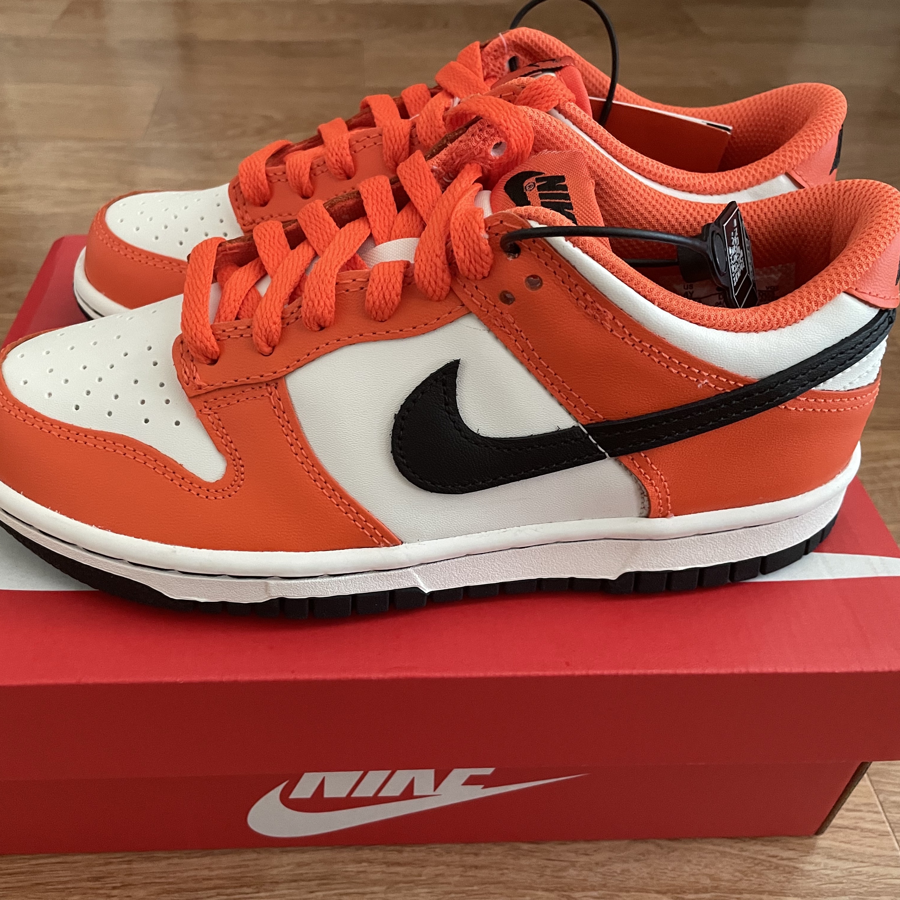 (GS) Nike Dunk Low Safety Orange 착용 스타일 - 2