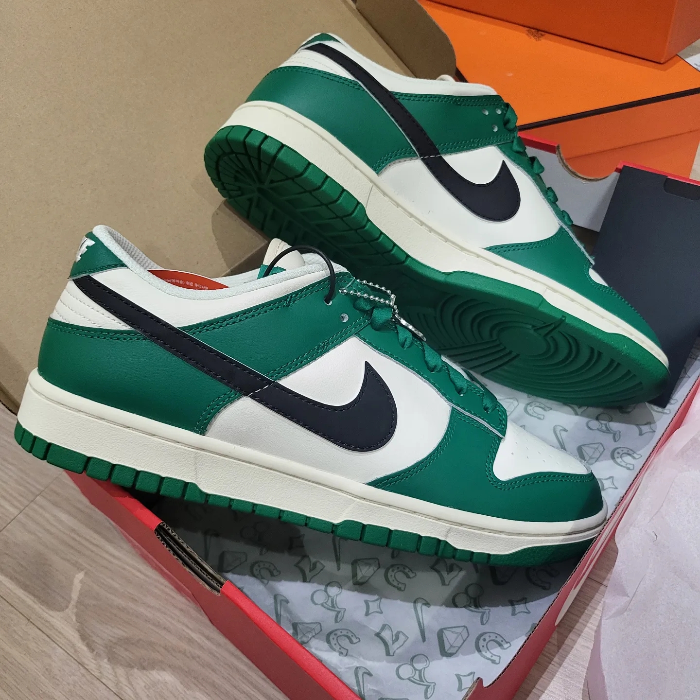 Nike Dunk Low Retro SE Jackpot Malachite 착용 스타일 - 3