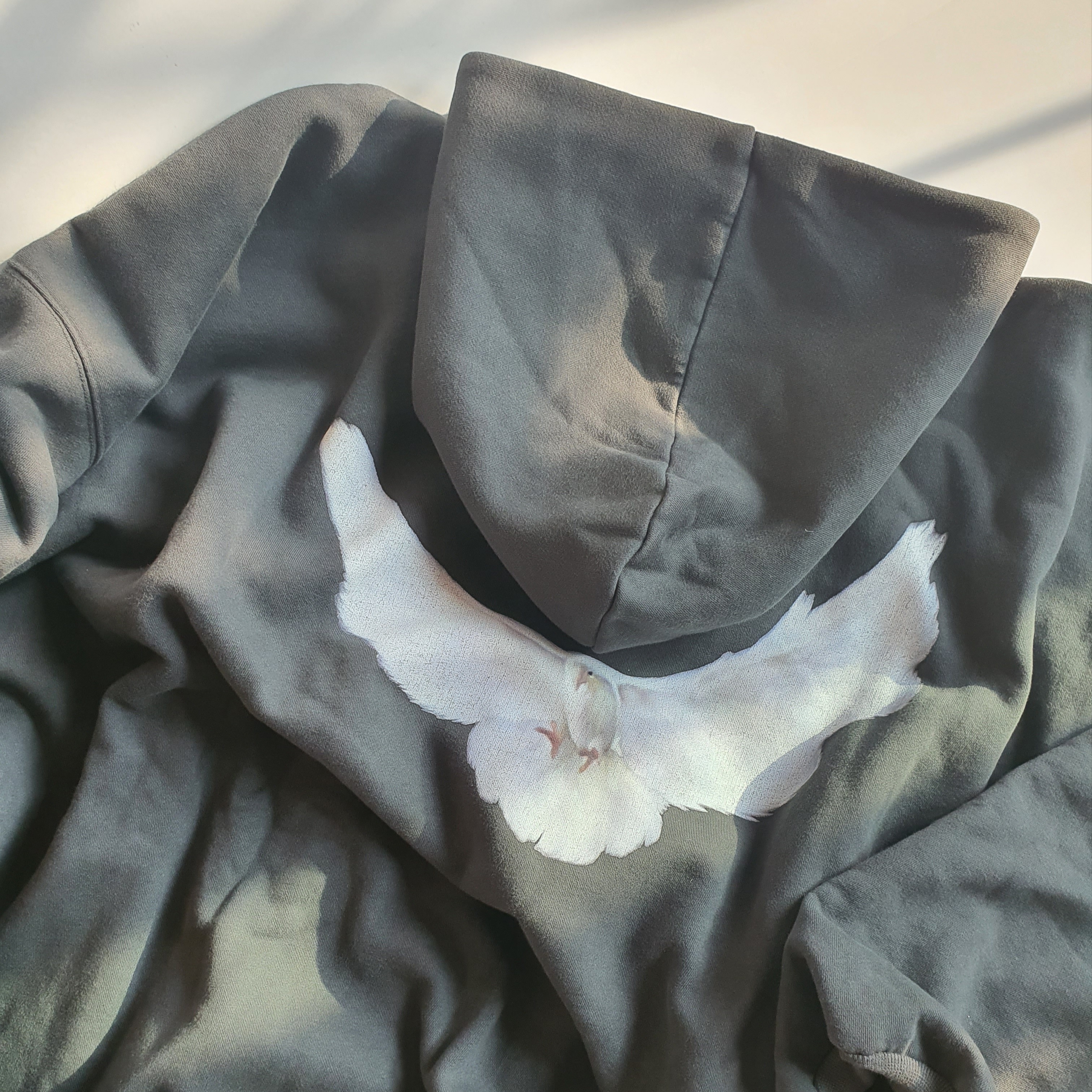 Yeezy Gap Engineered By Balenciaga Dove Hoodie Black 착용 스타일