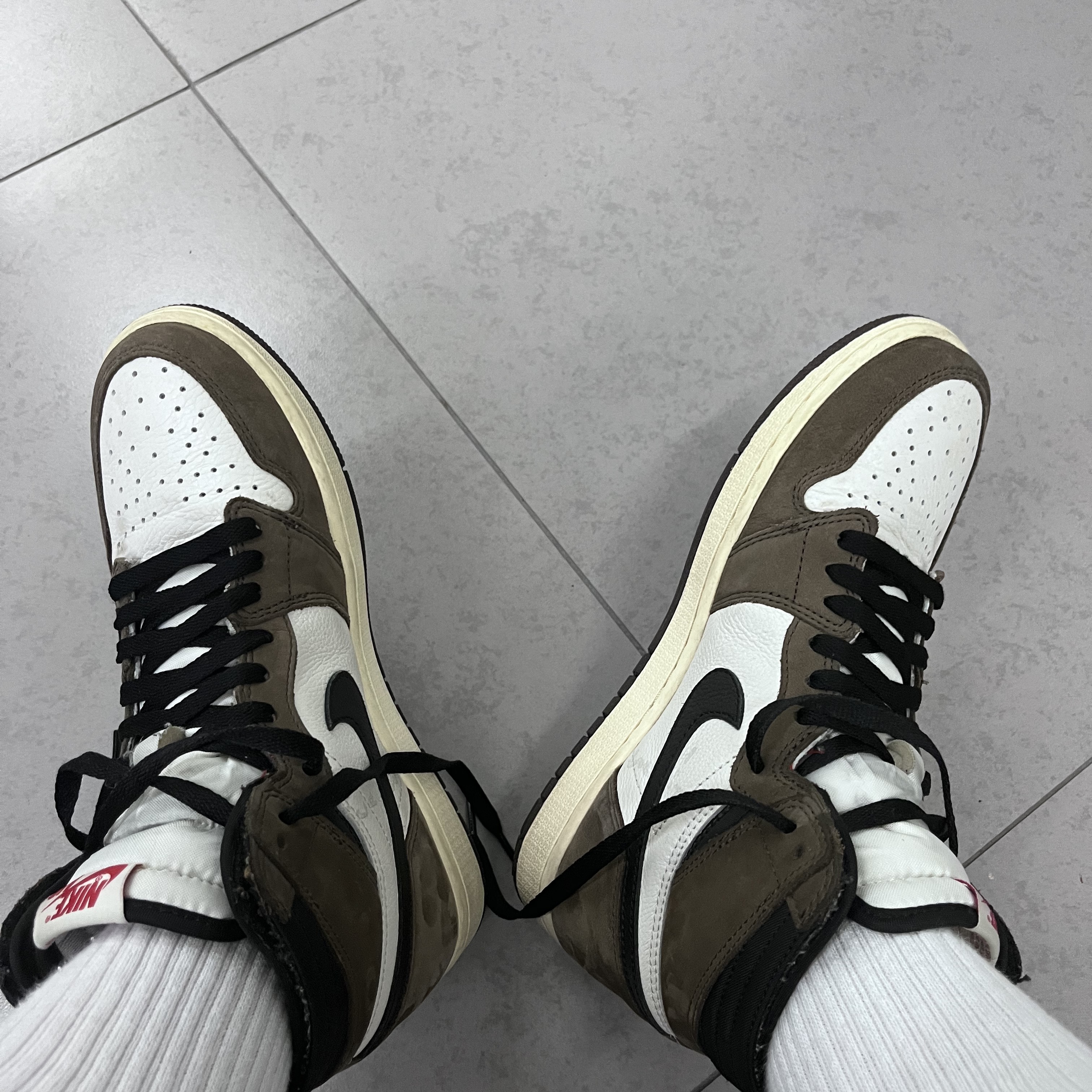 Jordan 1 x Travis Scott Retro High OG SP Mocha 착용 스타일