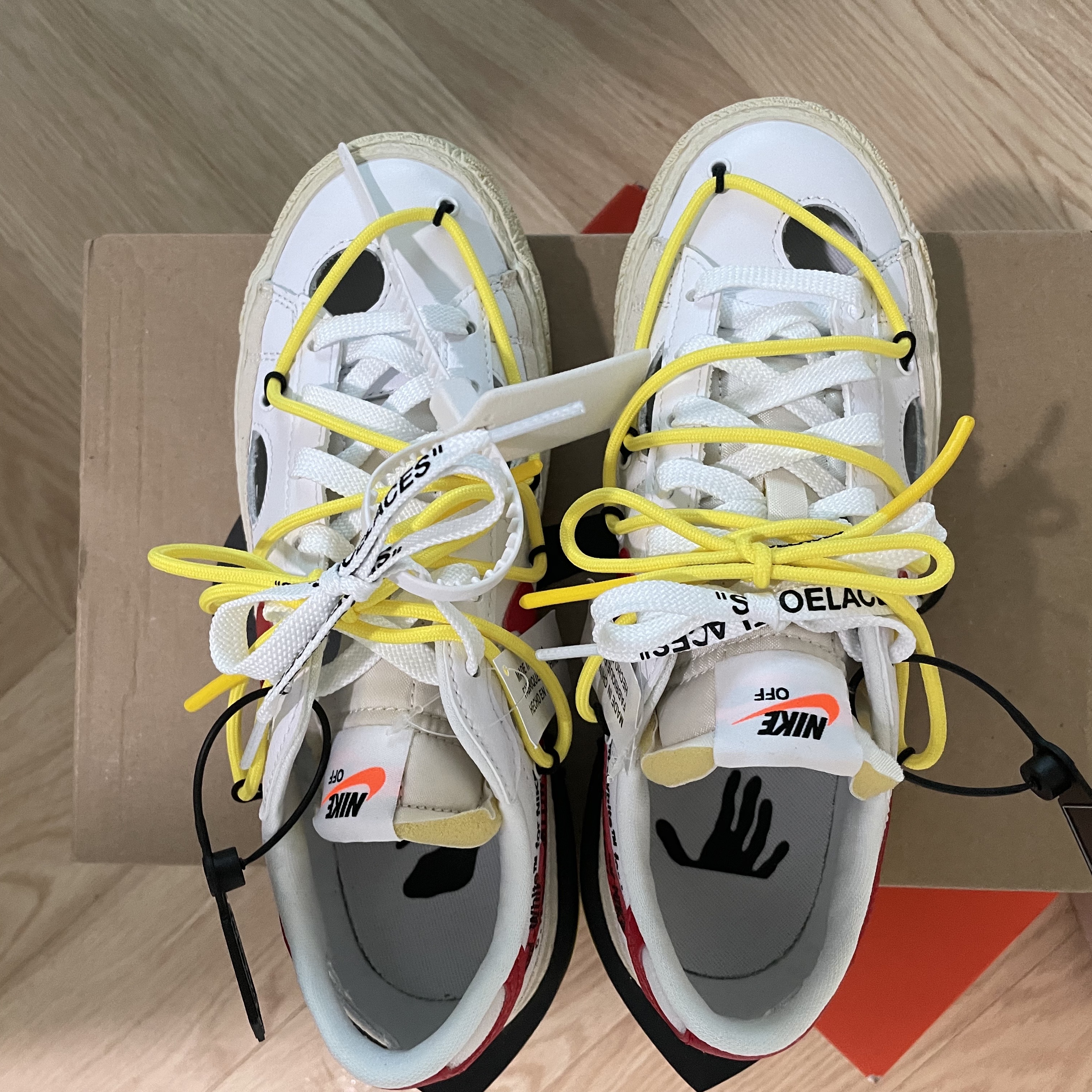Nike x Off-White Blazer Low '77 White and University Red 착용 스타일 - 2