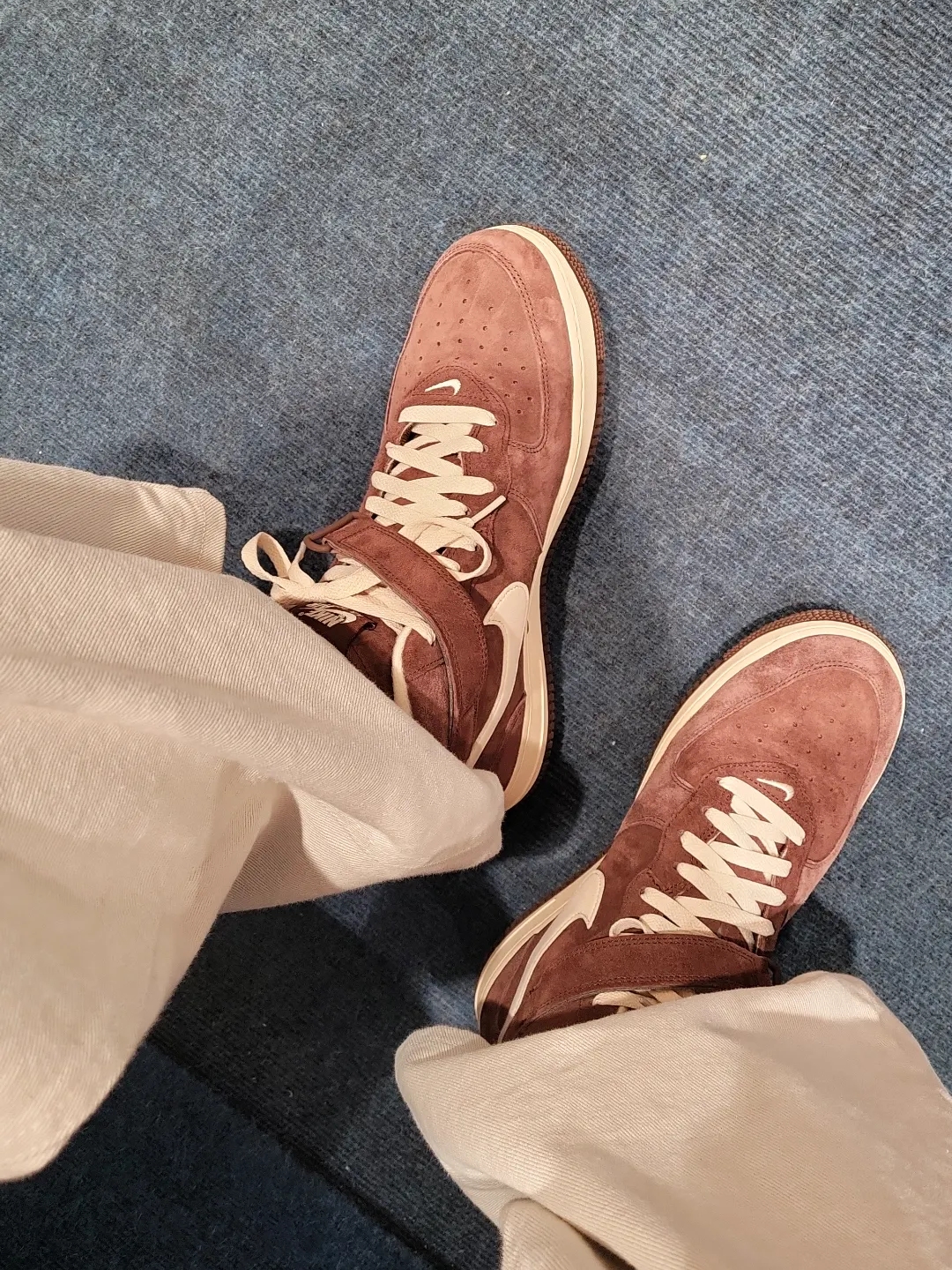 Nike Air Force 1 Mid '07 QS Chocolate 착용 스타일 - 2