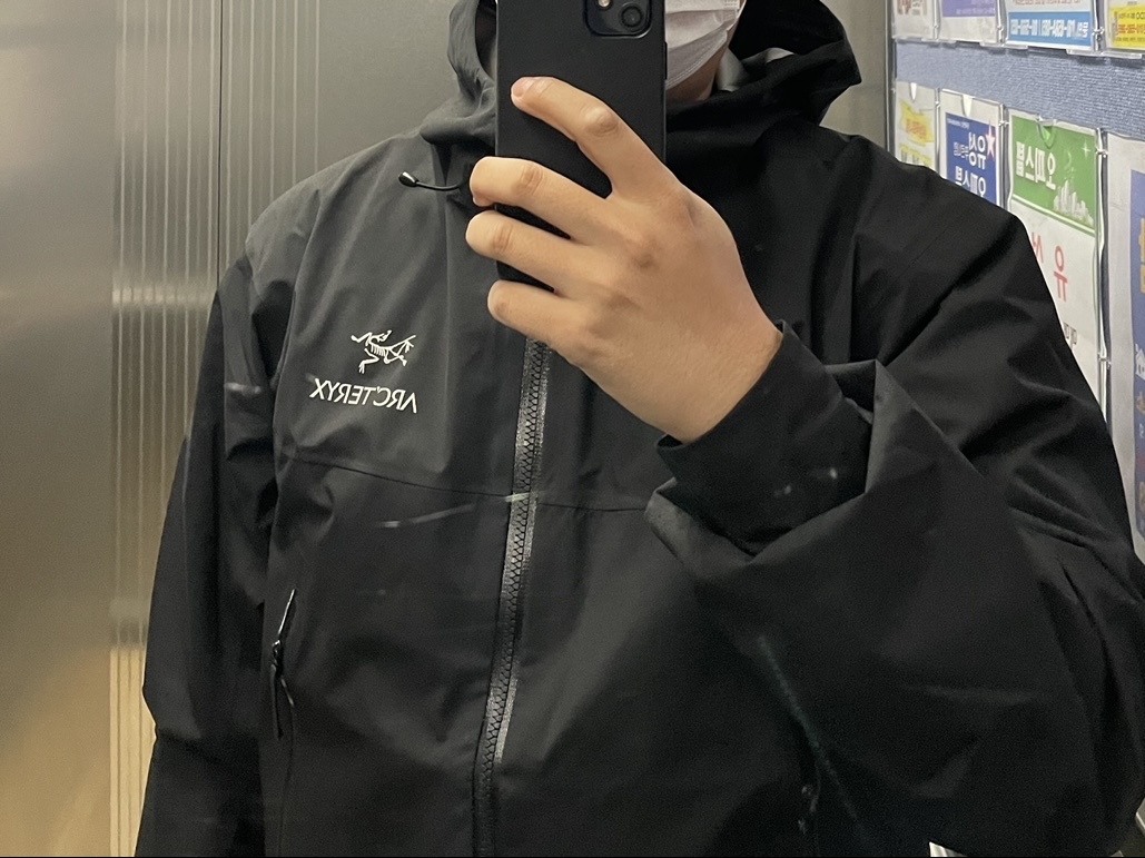 Arc'teryx Beta LT Jacket Black 착용 스타일