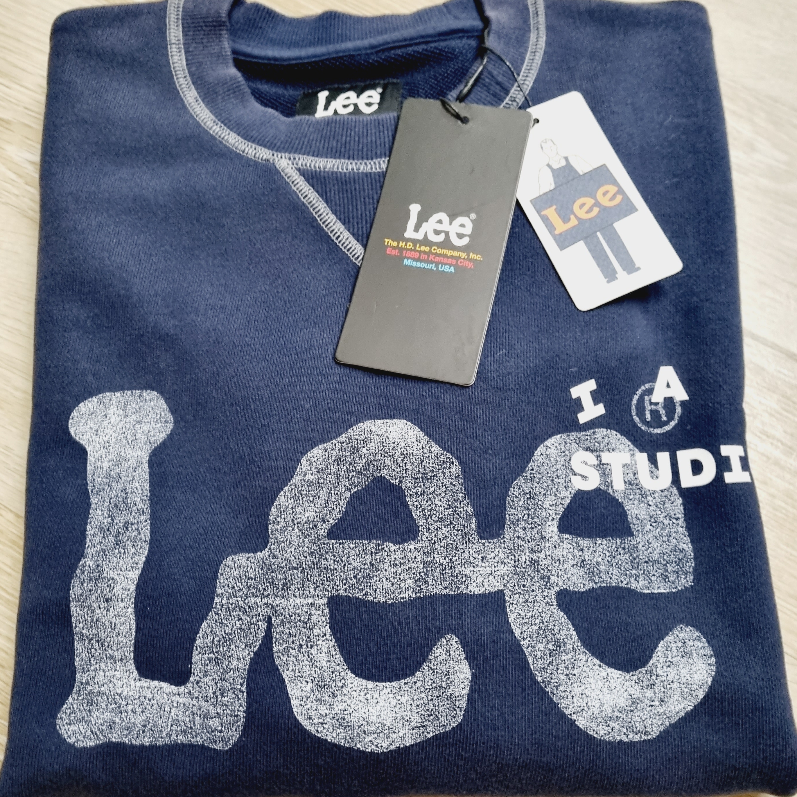 IAB Studio x Lee Pigment Sweatshirt Indigo Navy 착용 스타일 - 1