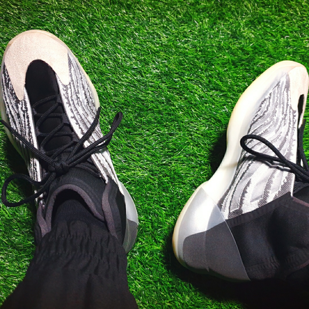 Adidas Yeezy QNTM Lifestyle 착용 스타일 - 4
