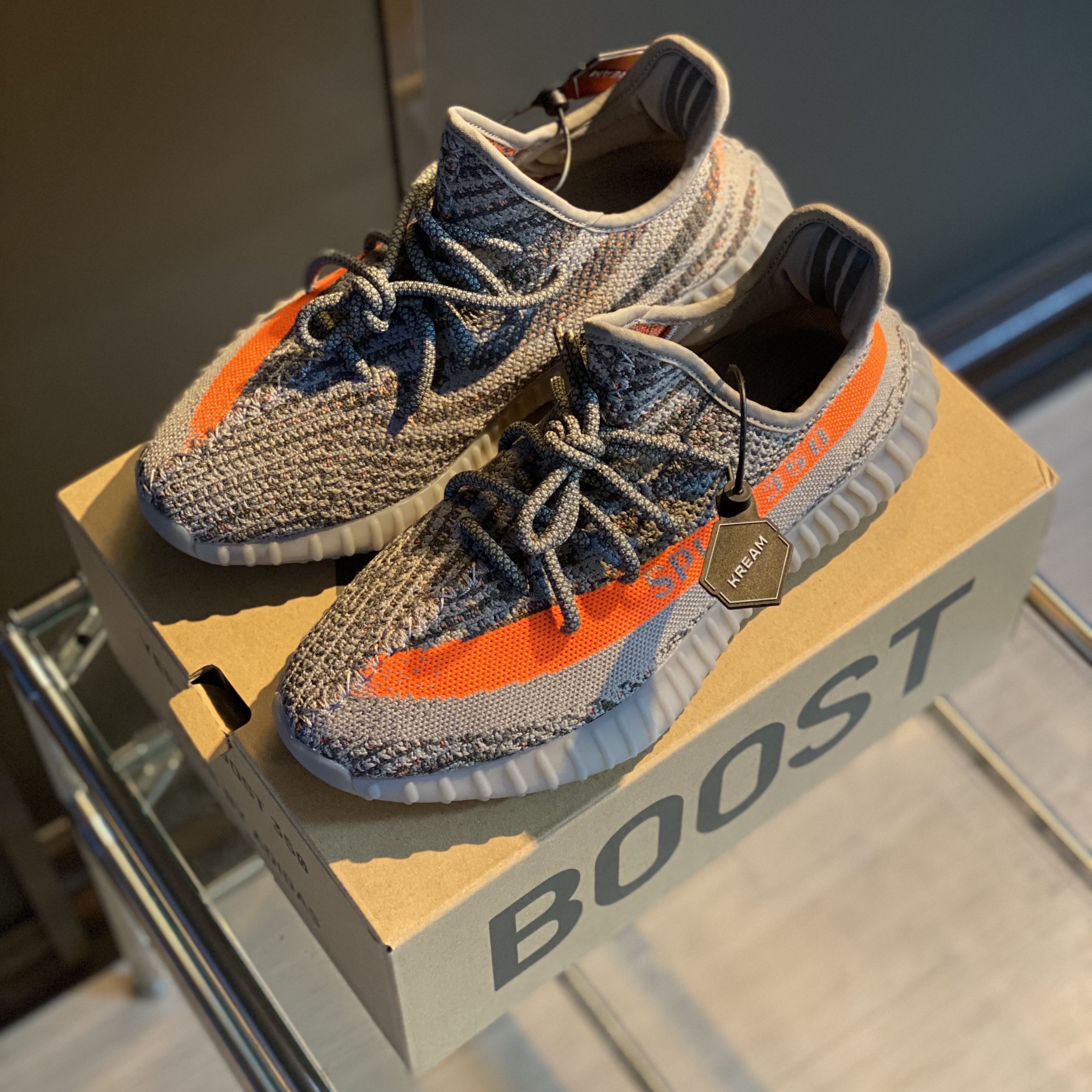 Adidas Yeezy Boost 350 V2 Beluga - Reflective 착용 스타일