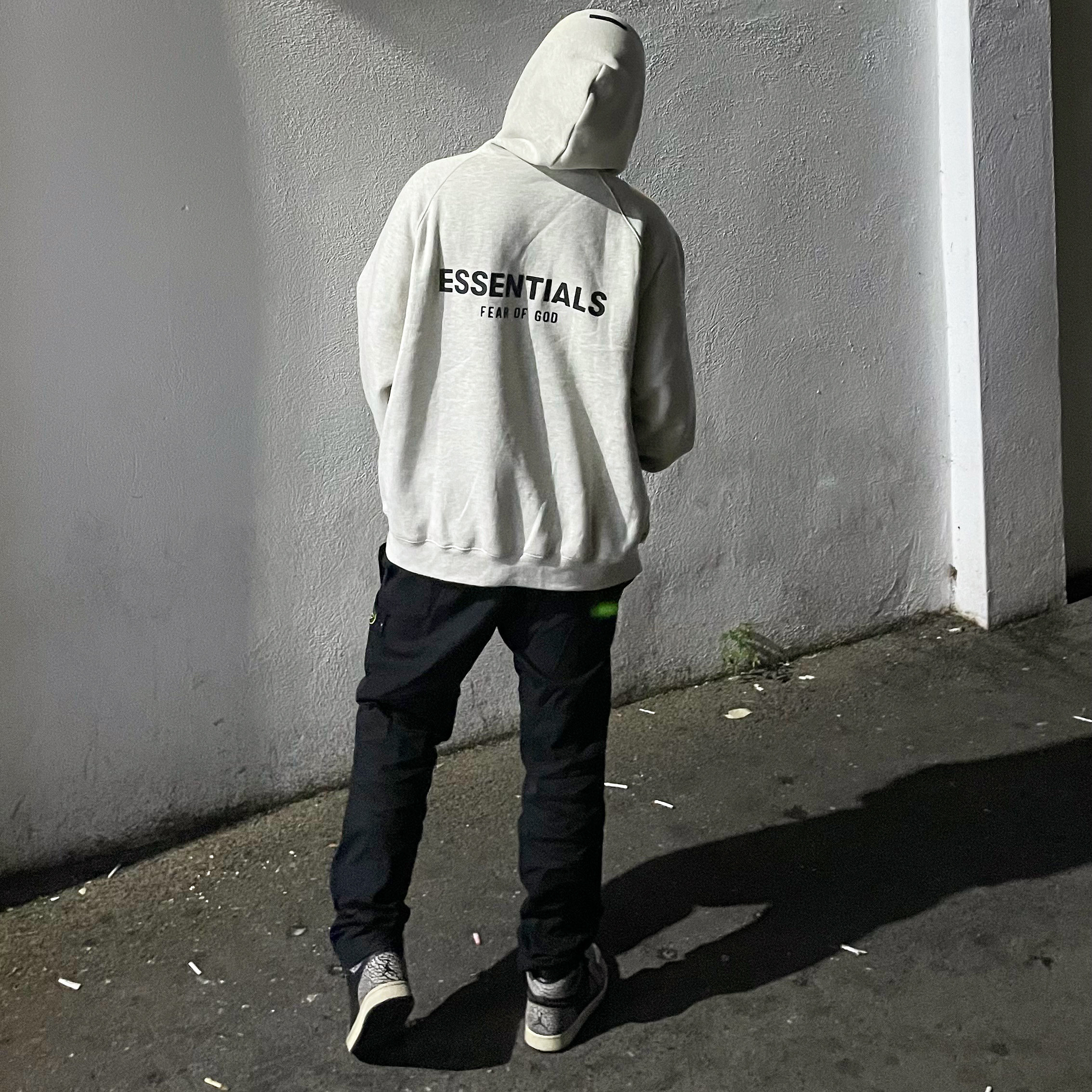 Essentials Pull-Over Hoodie Oatmeal - 21SS, Stone Island 31303 Cargo Pants Black - 21SS 착용 스타일
