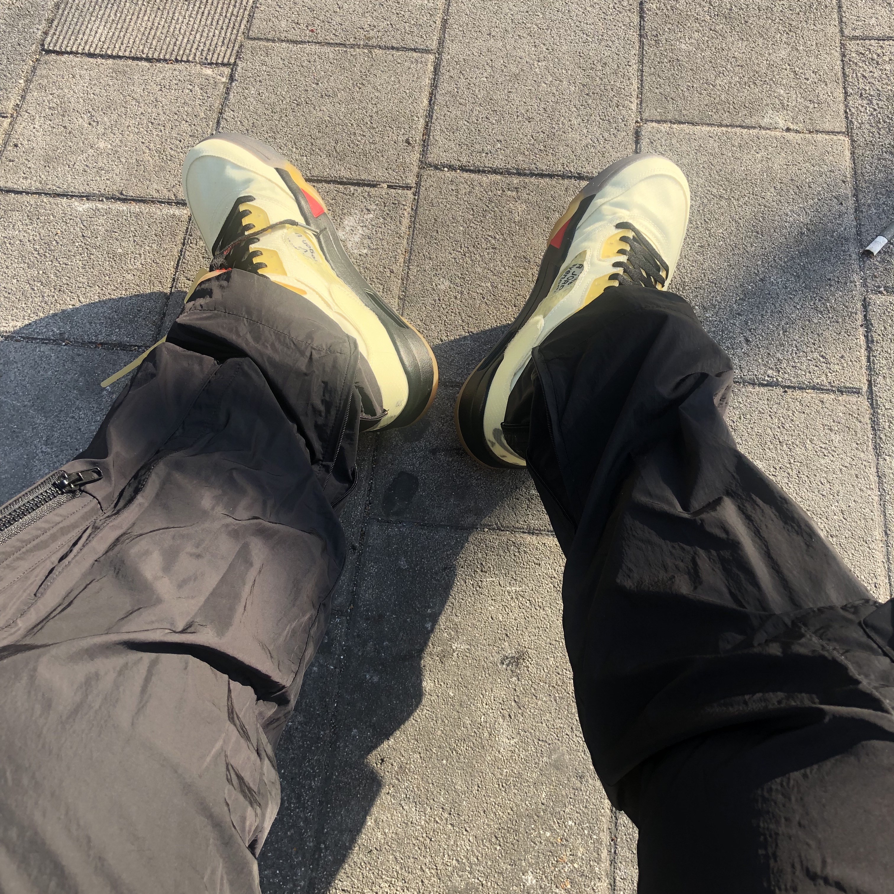 Jordan 5 x Off-White Retro SP Sail Fire Red 착용 스타일 - 2
