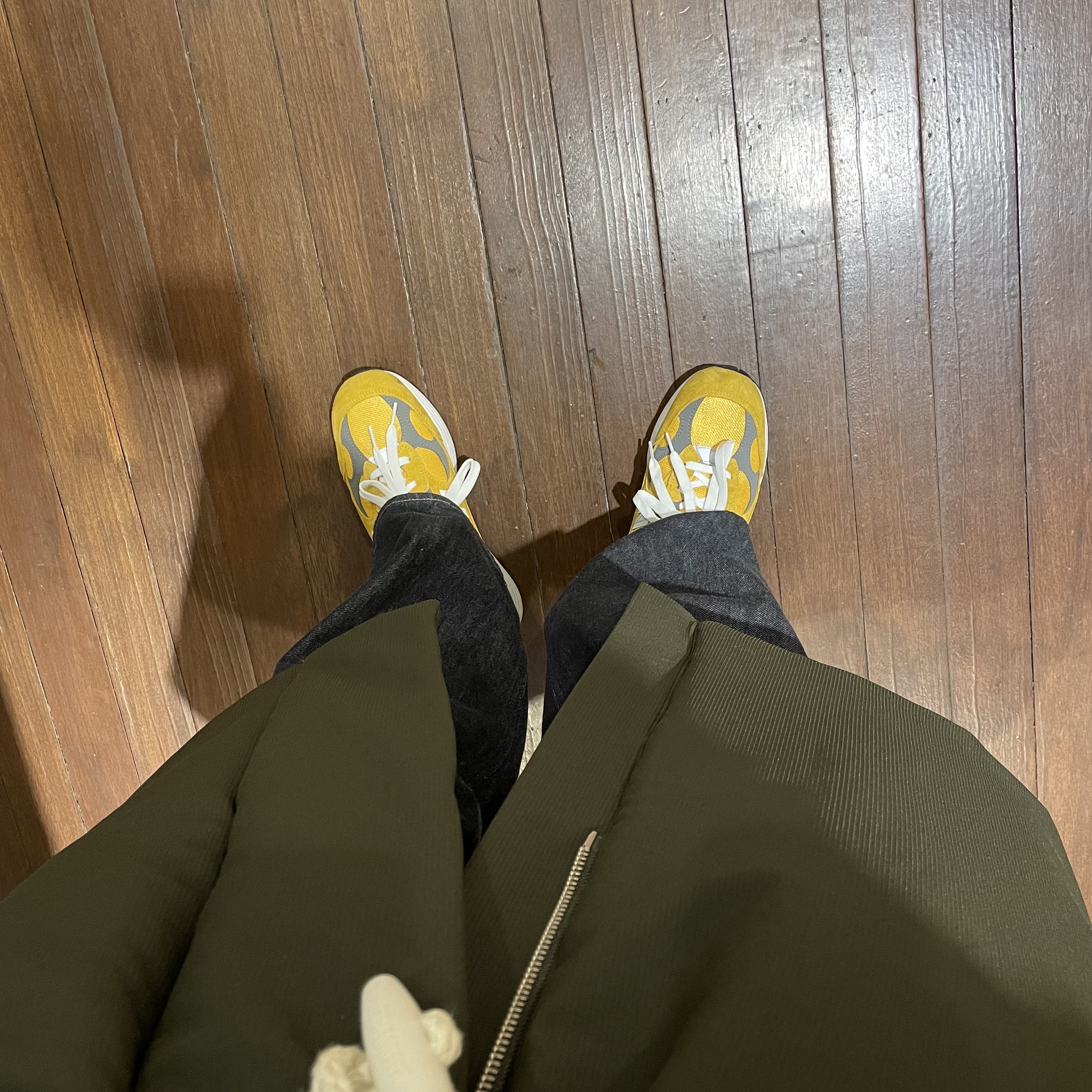 Jacquemus Le Manteau Doudoune Duffle Coat Khaki, New Balance 992 Made in USA Gold Cream 착용 스타일 - 4