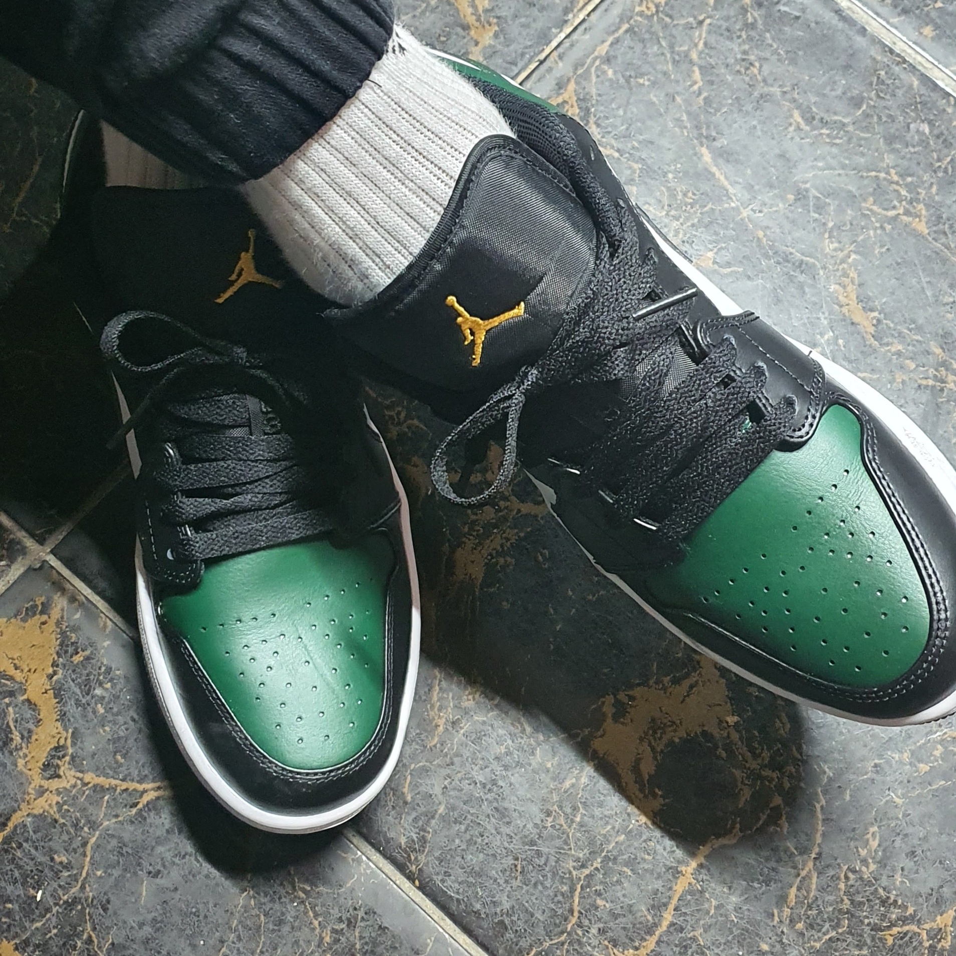 Jordan 1 Low Green Toe 착용 스타일 - 1