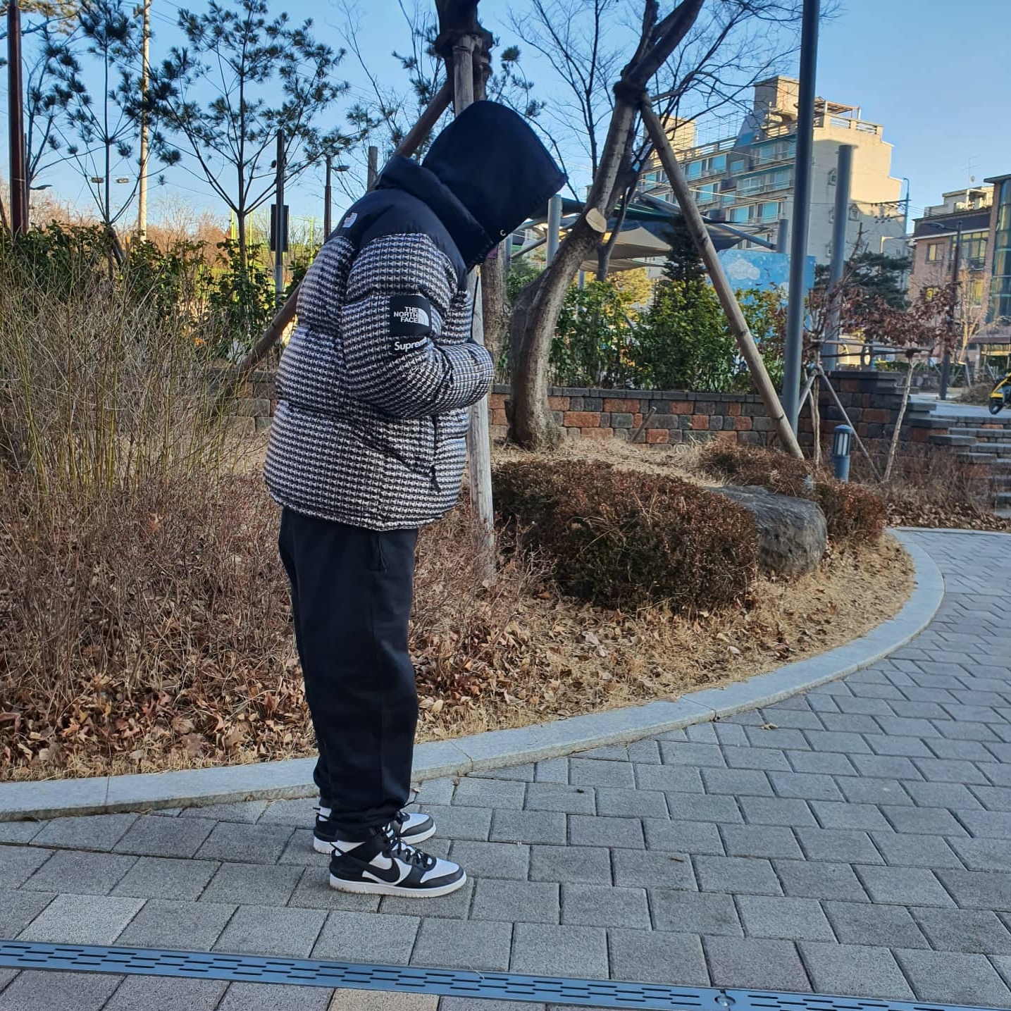 Supreme x The North Face Studded Nuptse Jacket Black - 21SS, Nike x Stussy NRG ZR Fleece Pants Black - US/EU 착용 스타일