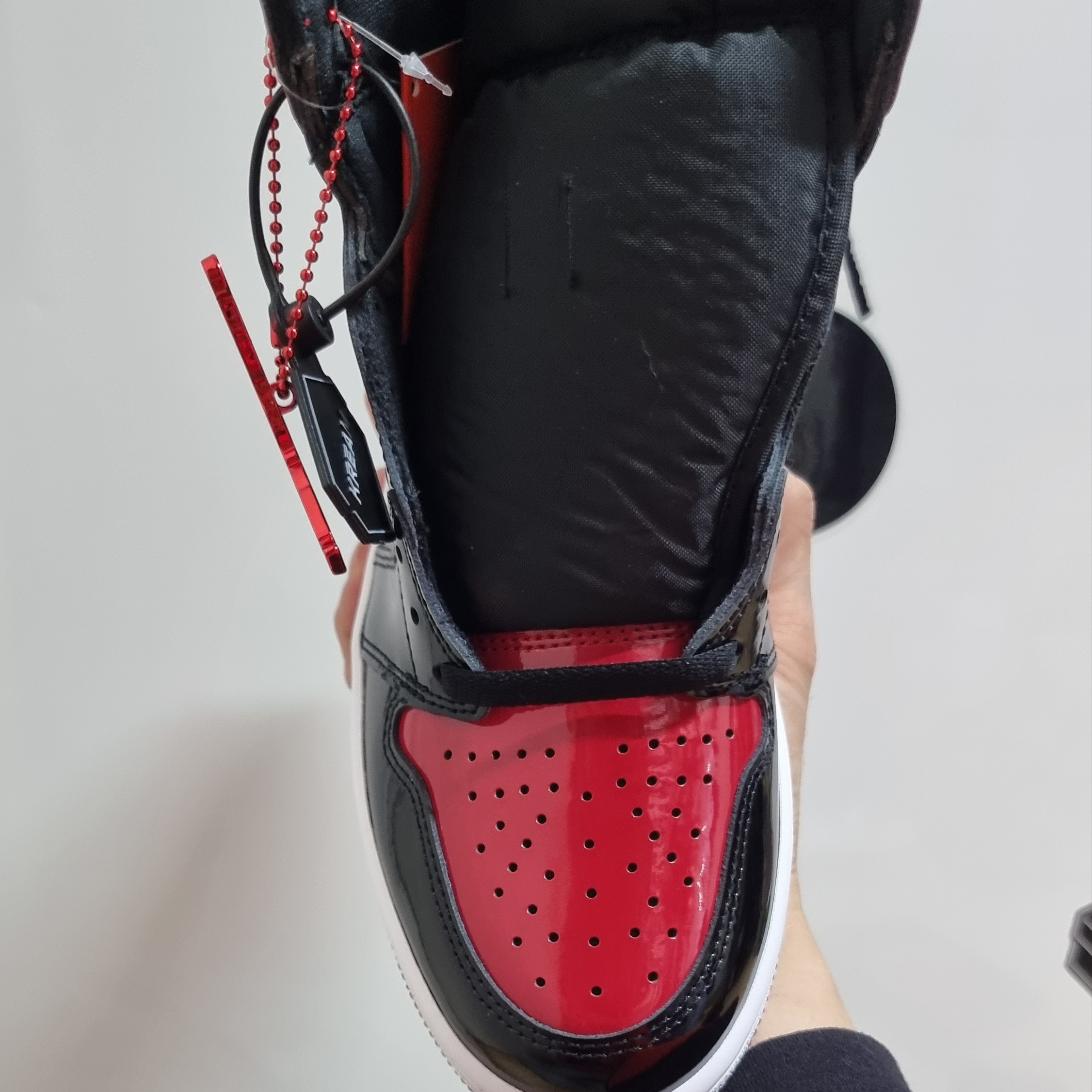 Jordan 1 Retro High OG Patent Bred 착용 스타일 - 4