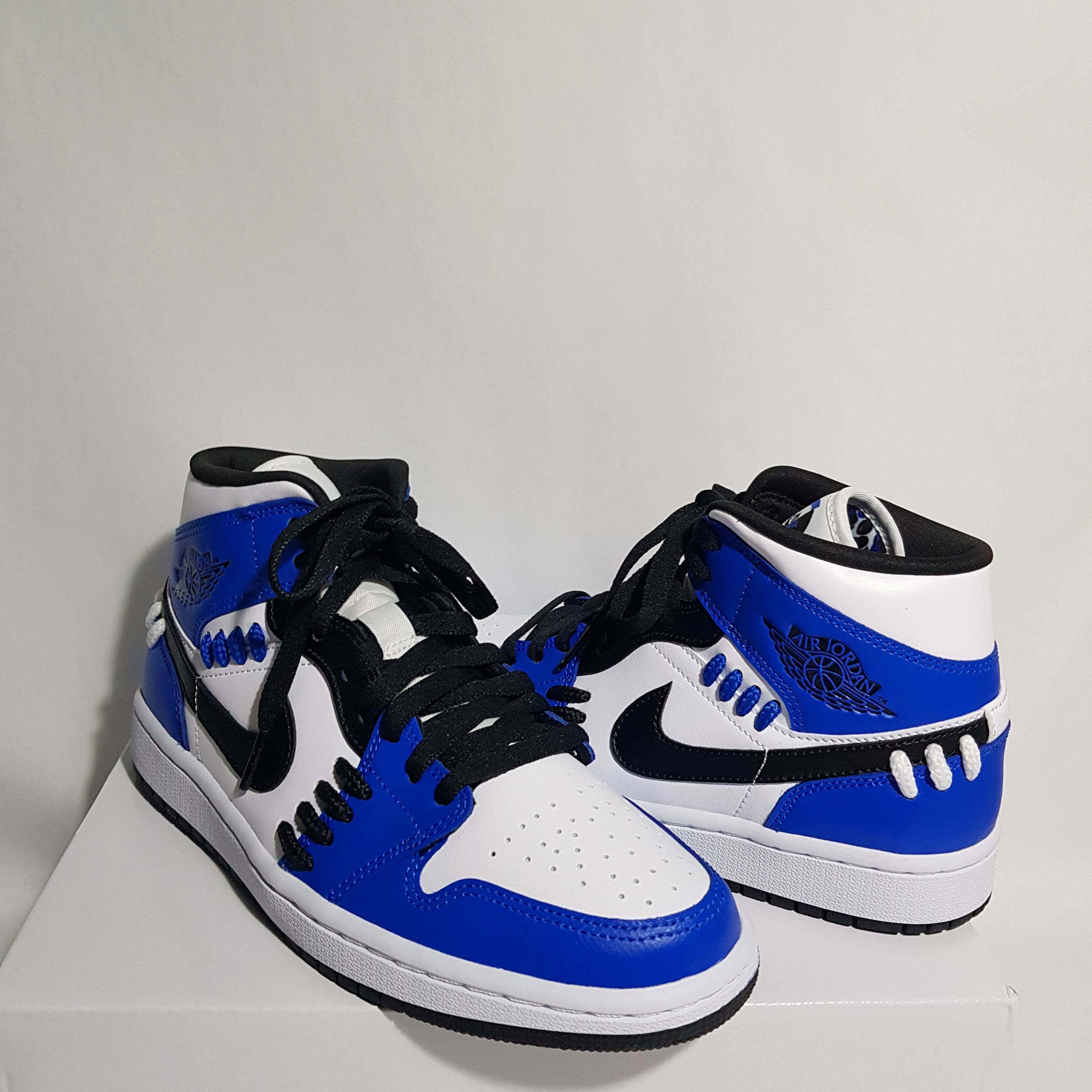 (W) Jordan 1 Mid SE Sisterhood 착용 스타일