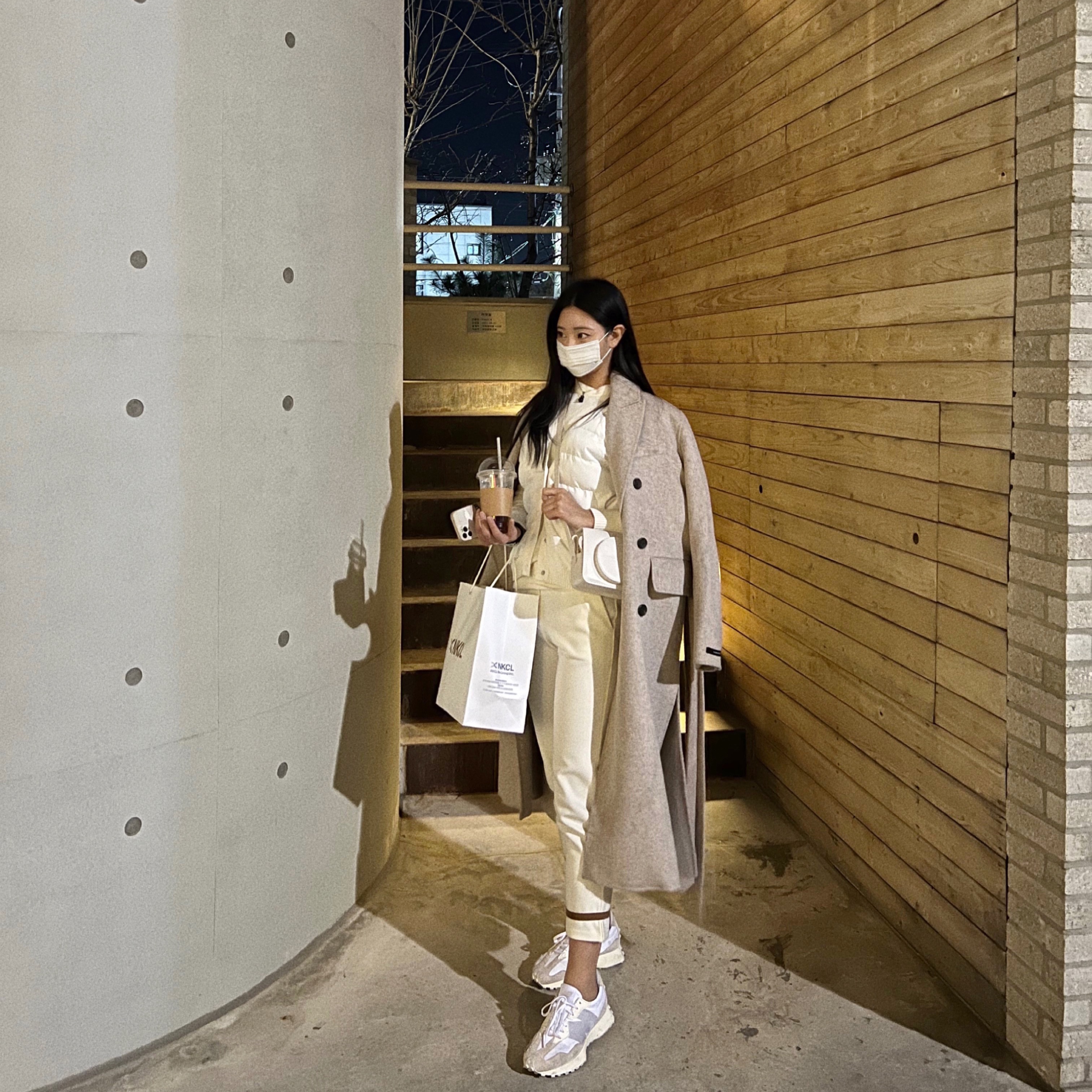 (W) New Balance 327 White Moonbeam 착용 스타일