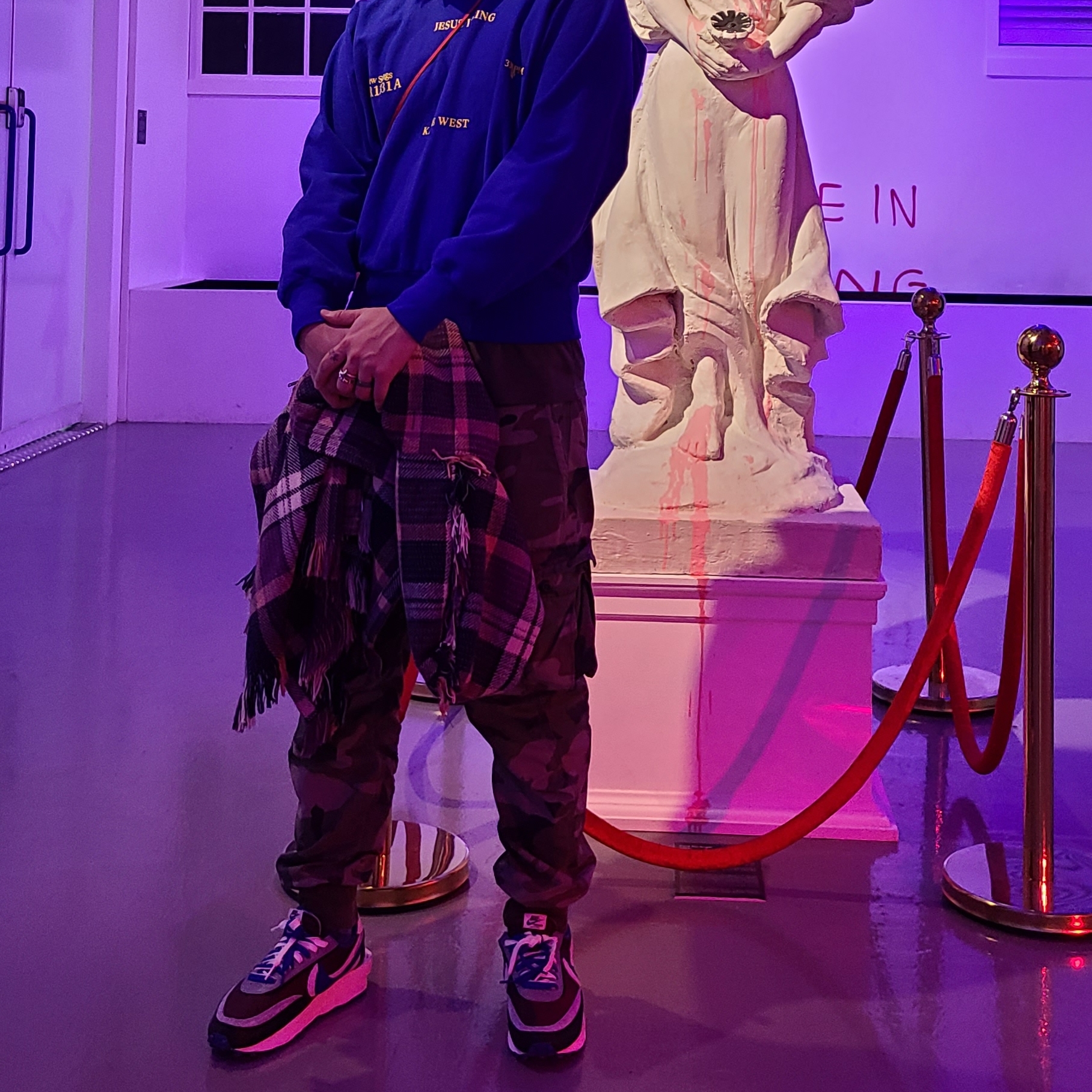 Nike x Sacai x Undercover LDWaffle Night Maroon Team Royal 착용 스타일
