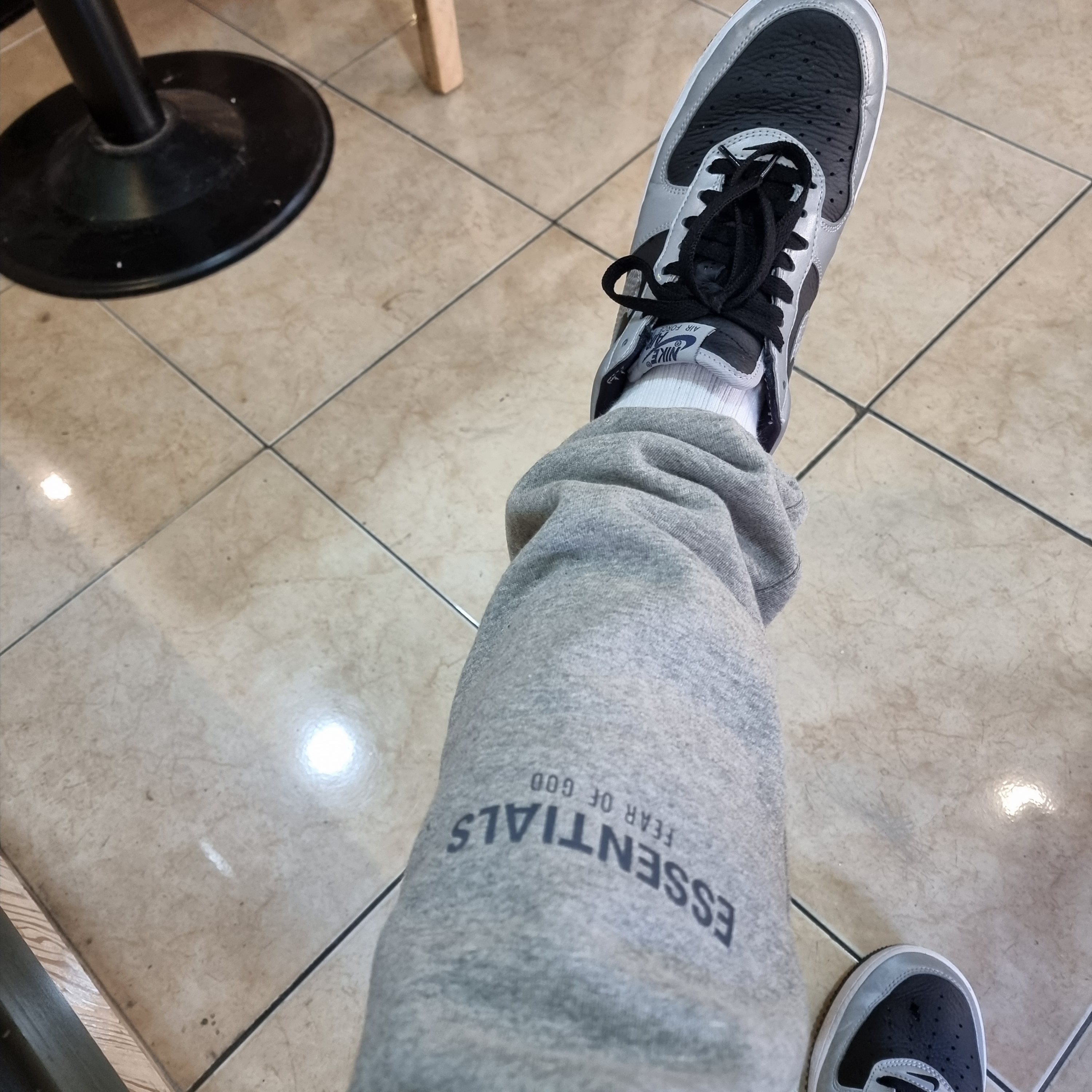 Essentials Sweatpants Heather Oatmeal - 21SS, Nike Air Force 1 B Silver Snake 착용 스타일
