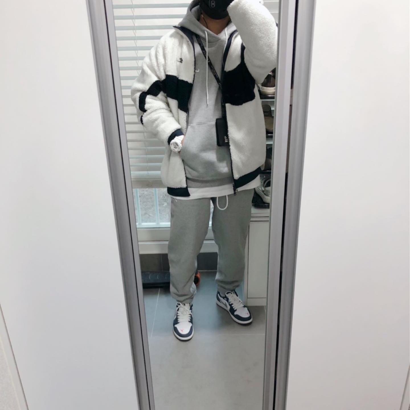 Nike Big Swoosh Full Zip Jacket White Navy, Nike NRG Solo Swoosh Fleece Hoodie Dark Grey Heather - Asia 착용 스타일 - 1