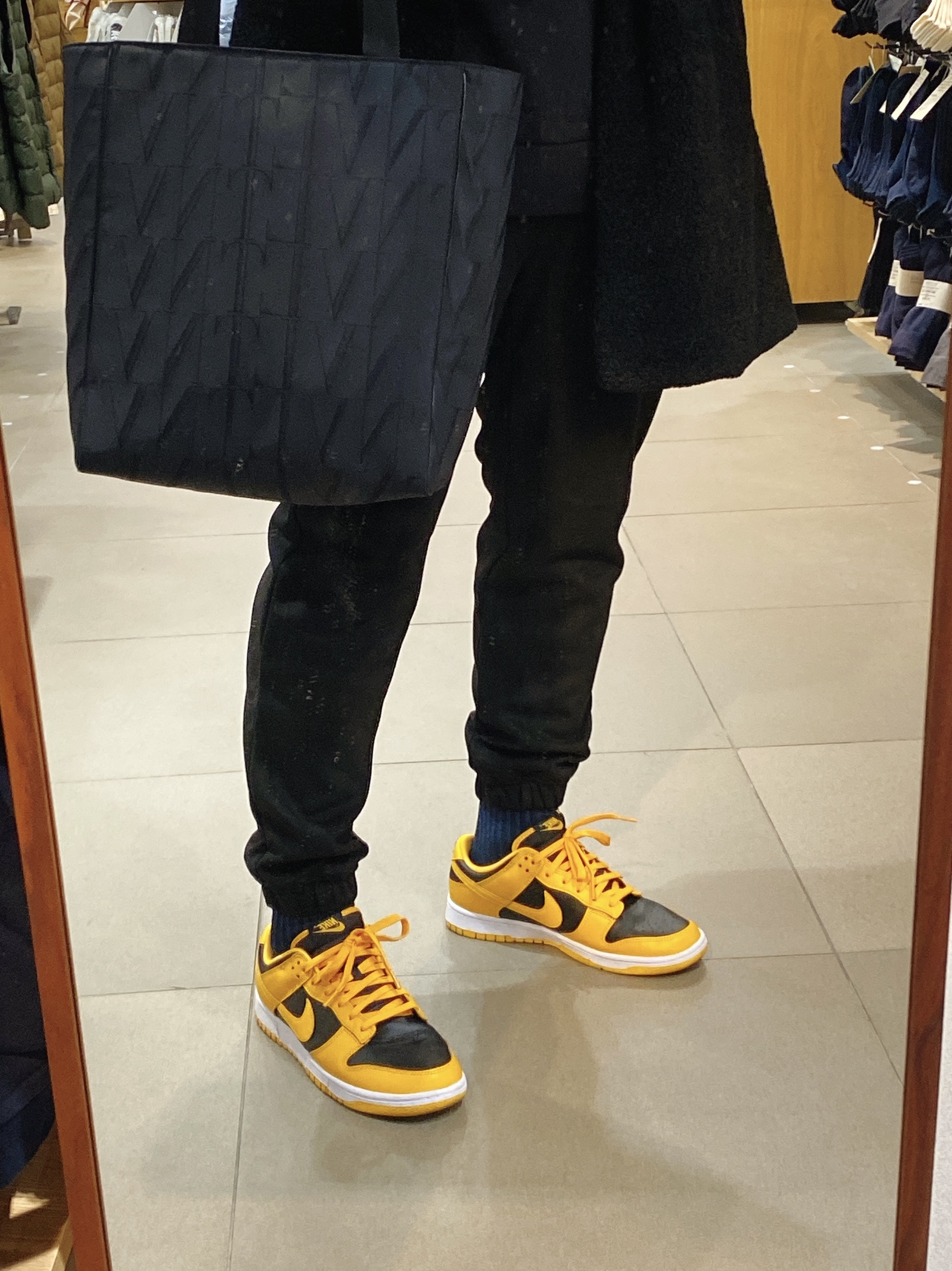 Nike Dunk Low Retro Championship Goldenrod 착용 스타일 - 2