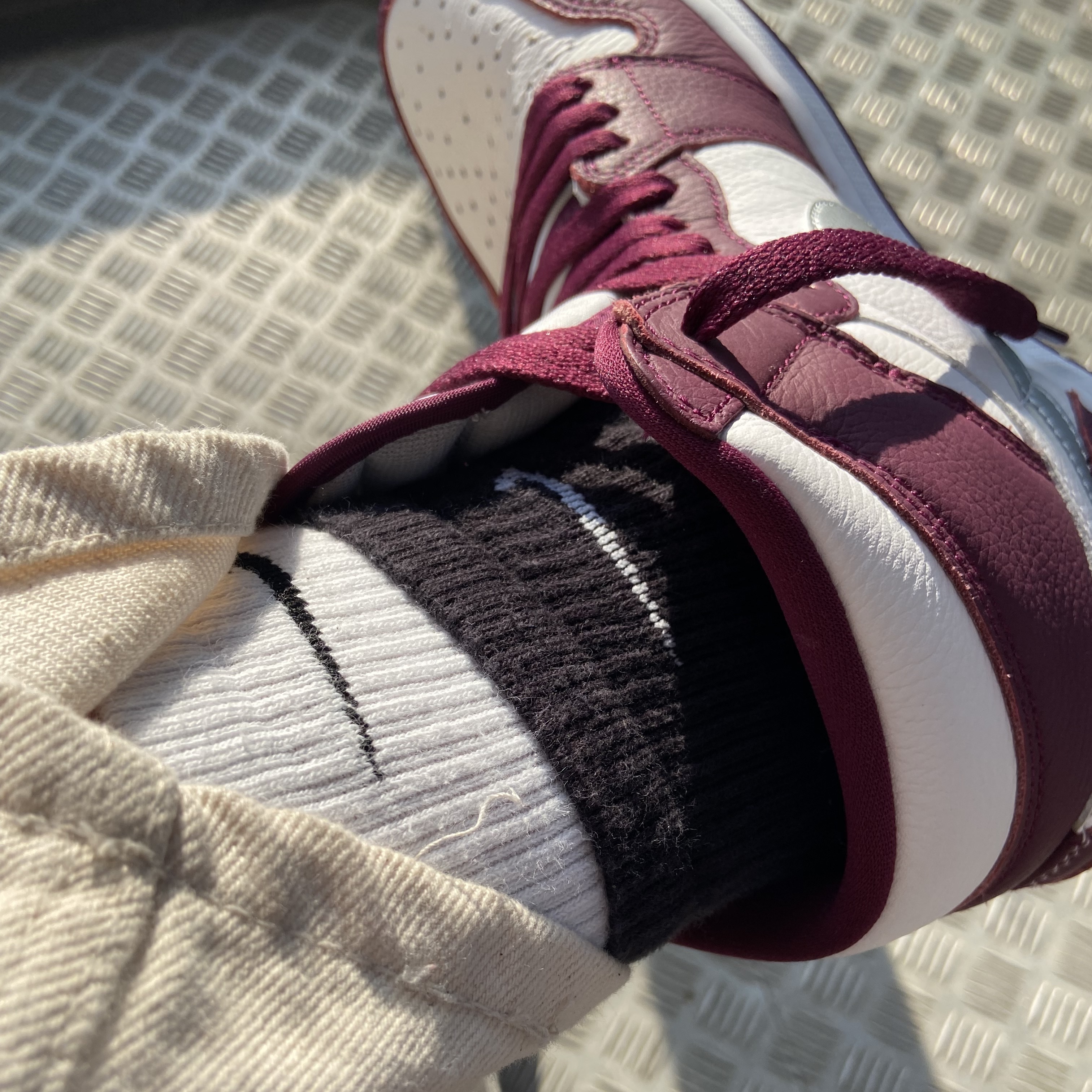 Nike Everyday Plus Cushioned Training Crew Socks Black White (Korean Ver.) 착용 스타일