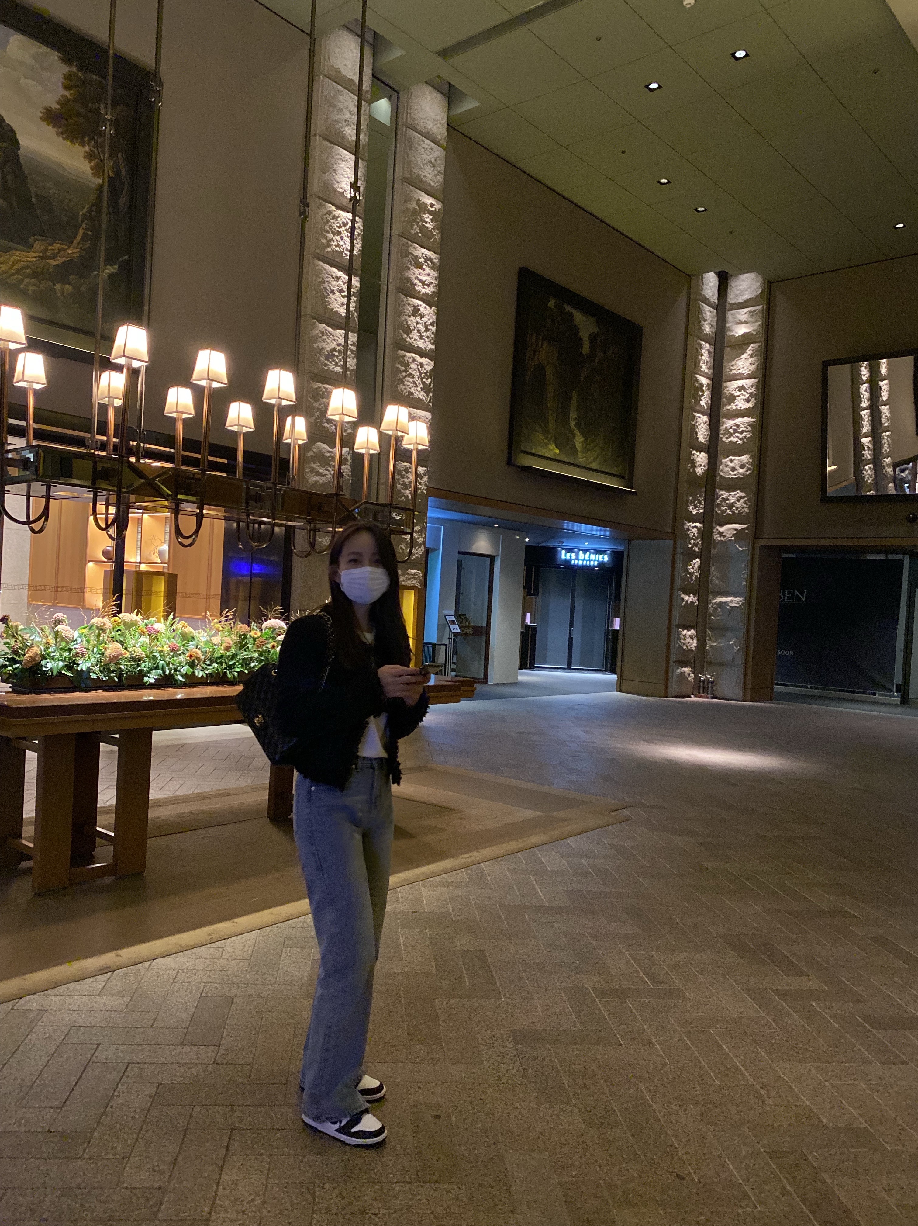 Chanel Medium Classic Handbag Grained Calfskin & Gold Black, (W) Nike Dunk Low Black 착용 스타일 - 2