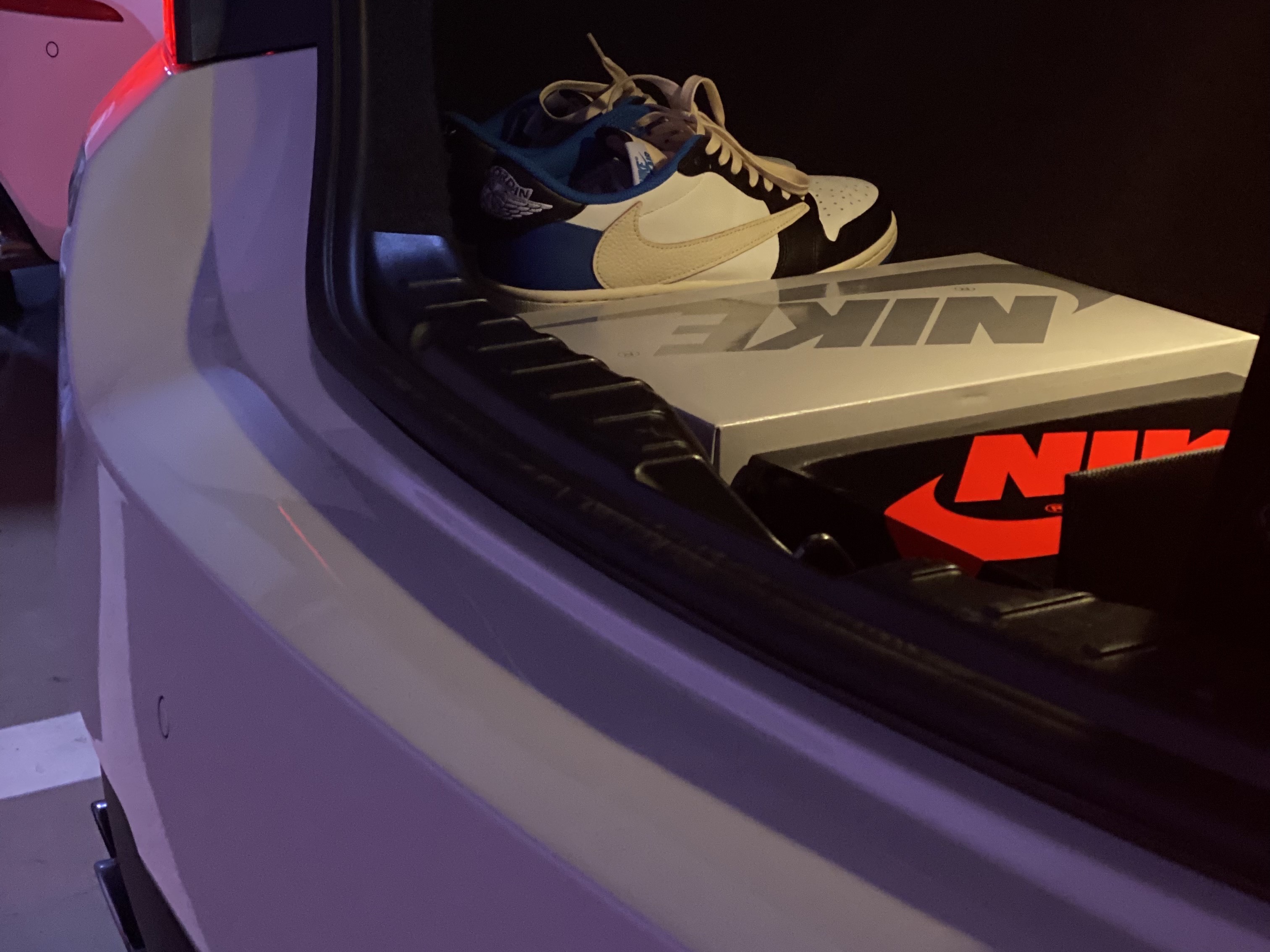Jordan 1 x Travis Scott x Fragment Retro Low OG SP Military Blue, Jordan 1 Retro High OG CO.JP Midnight Navy 착용 스타일