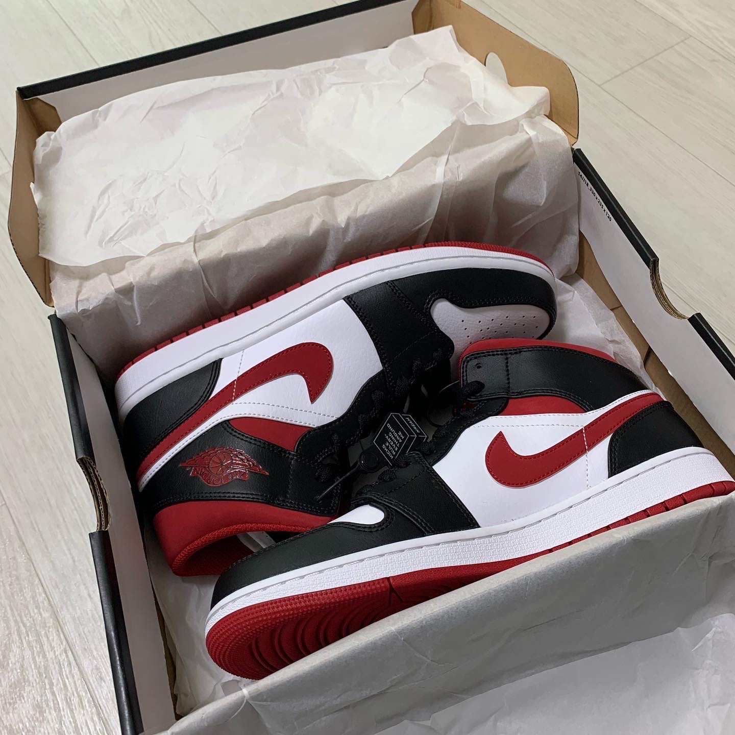 Jordan 1 Mid Gym Red Black White, Nike Dunk High SP Pure Platinum 착용 스타일 - 2