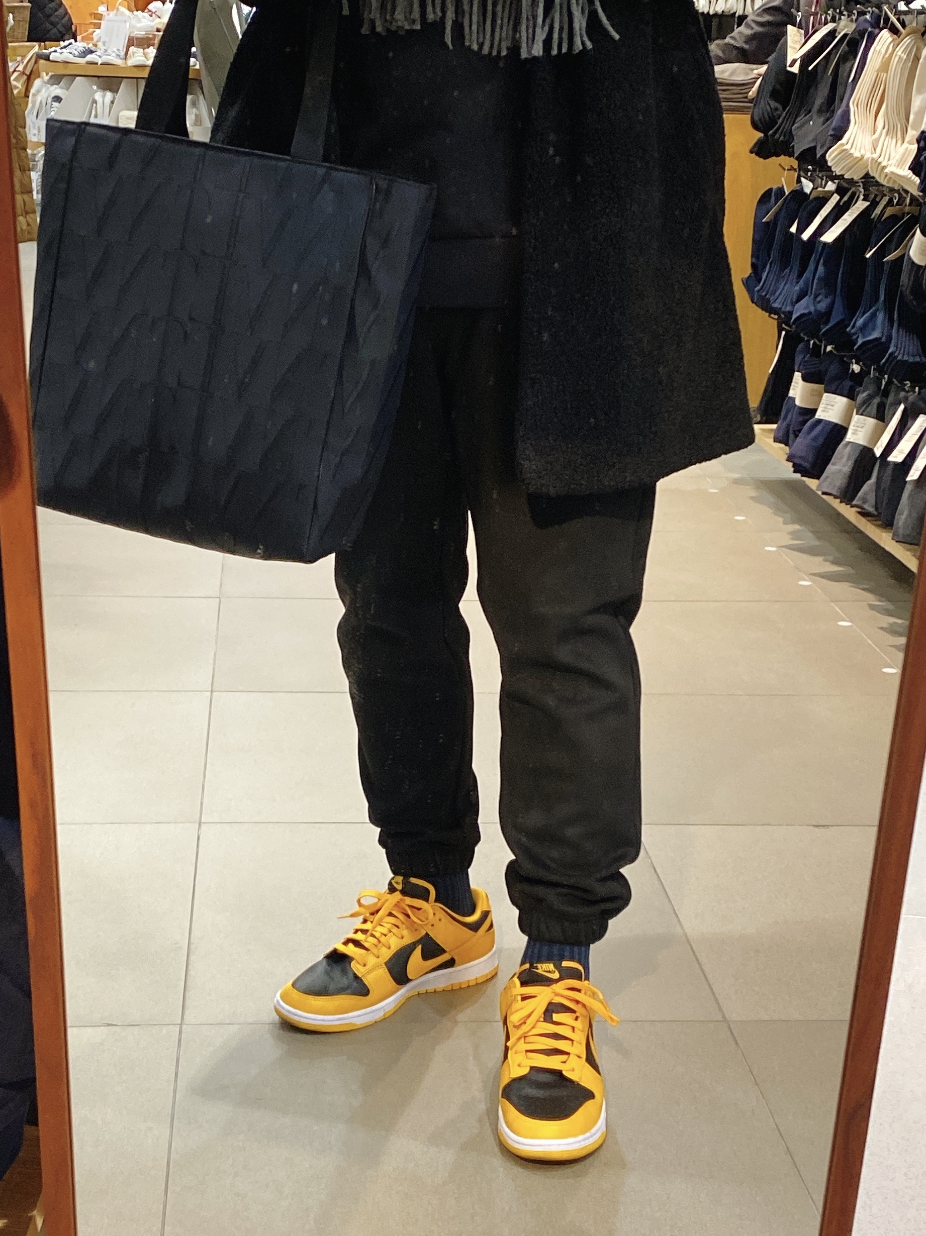 Nike Dunk Low Retro Championship Goldenrod 착용 스타일 - 1