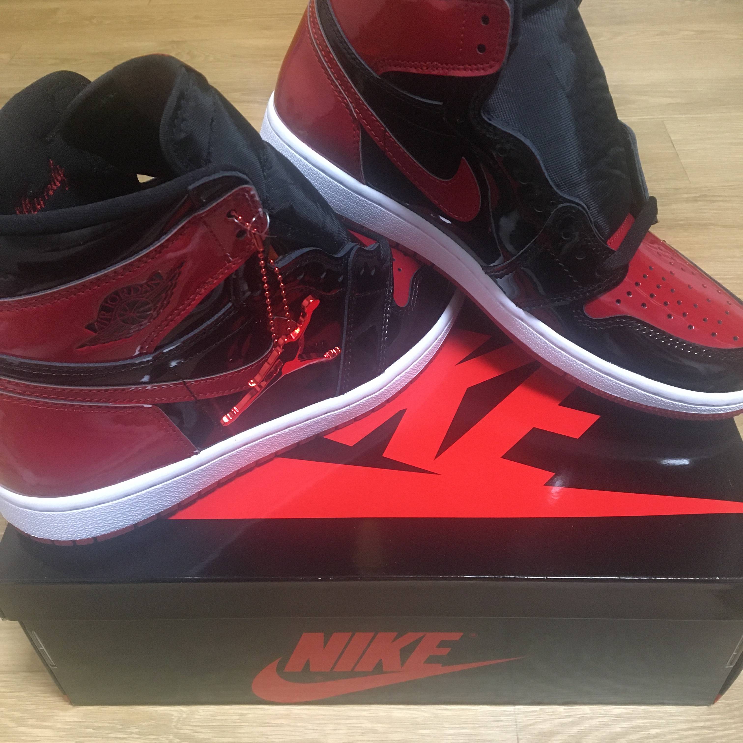Jordan 1 Retro High OG Patent Bred 착용 스타일 - 3