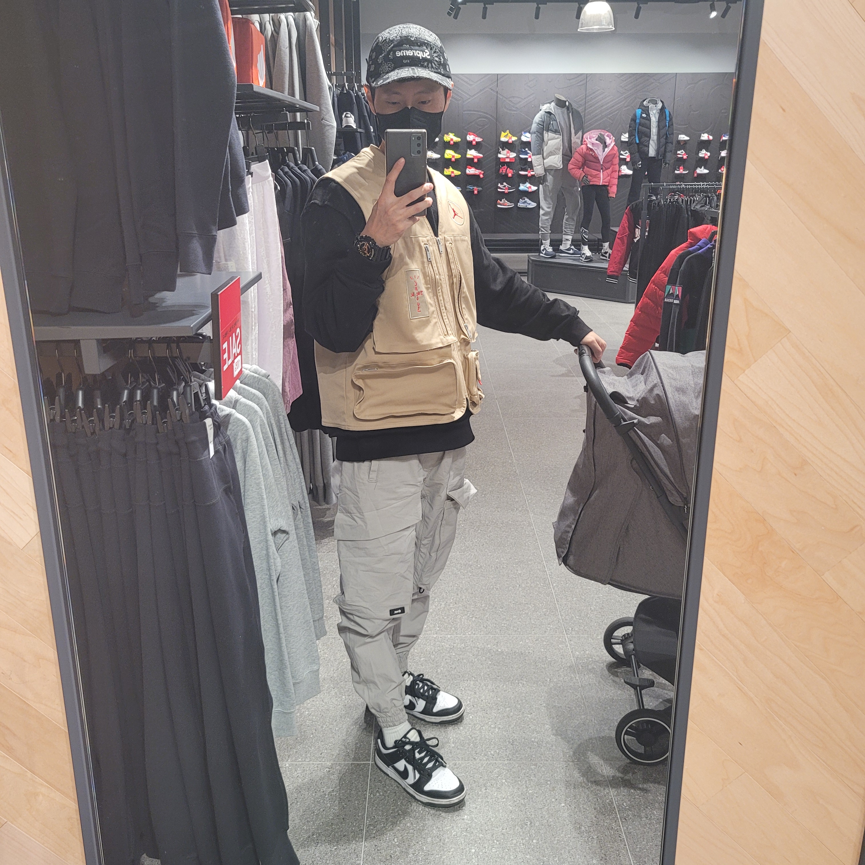 Supreme Bandana Camp Cap Black - 21SS, Jordan x Travis Scott Utility Vest - Asia 착용 스타일 - 2