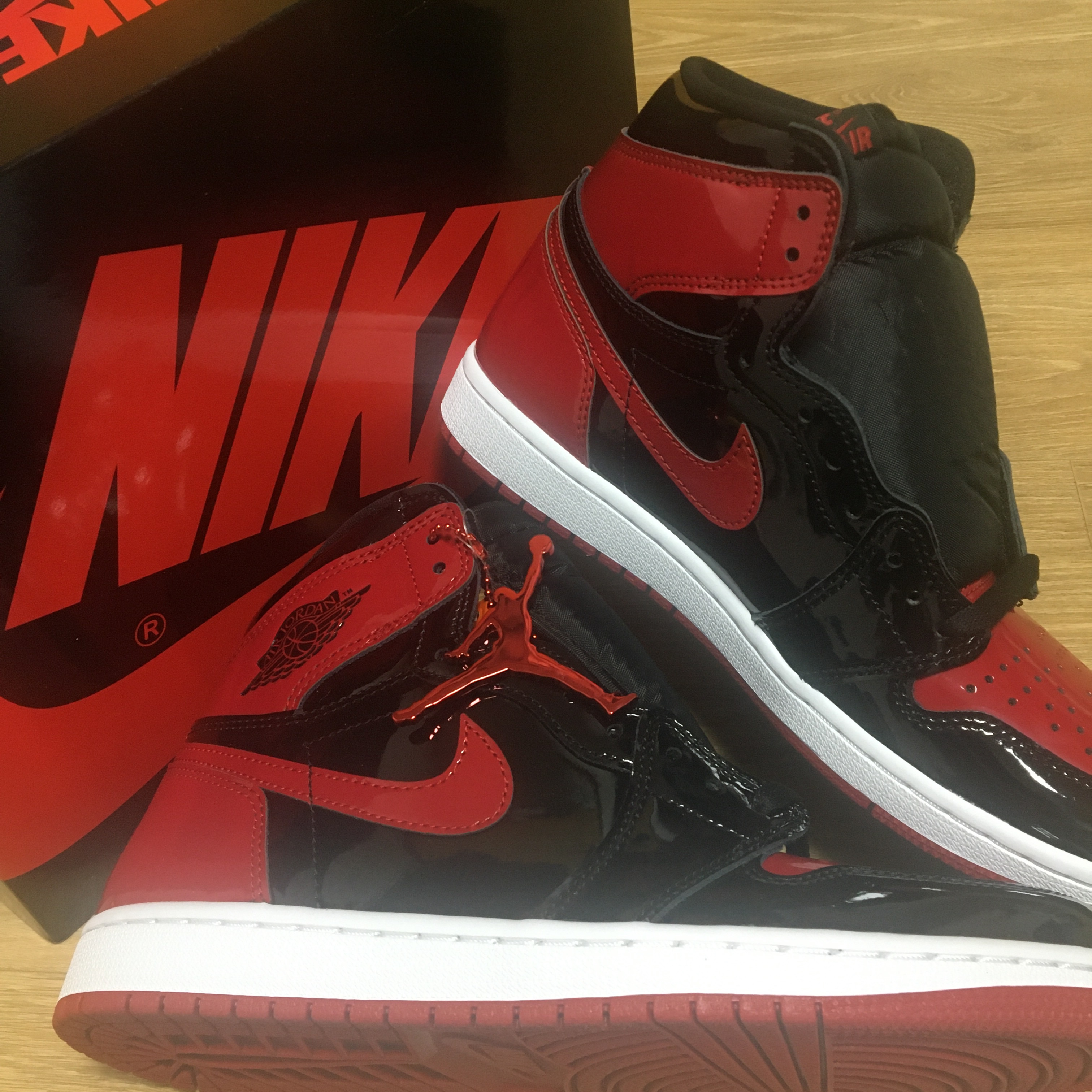 Jordan 1 Retro High OG Patent Bred 착용 스타일 - 2