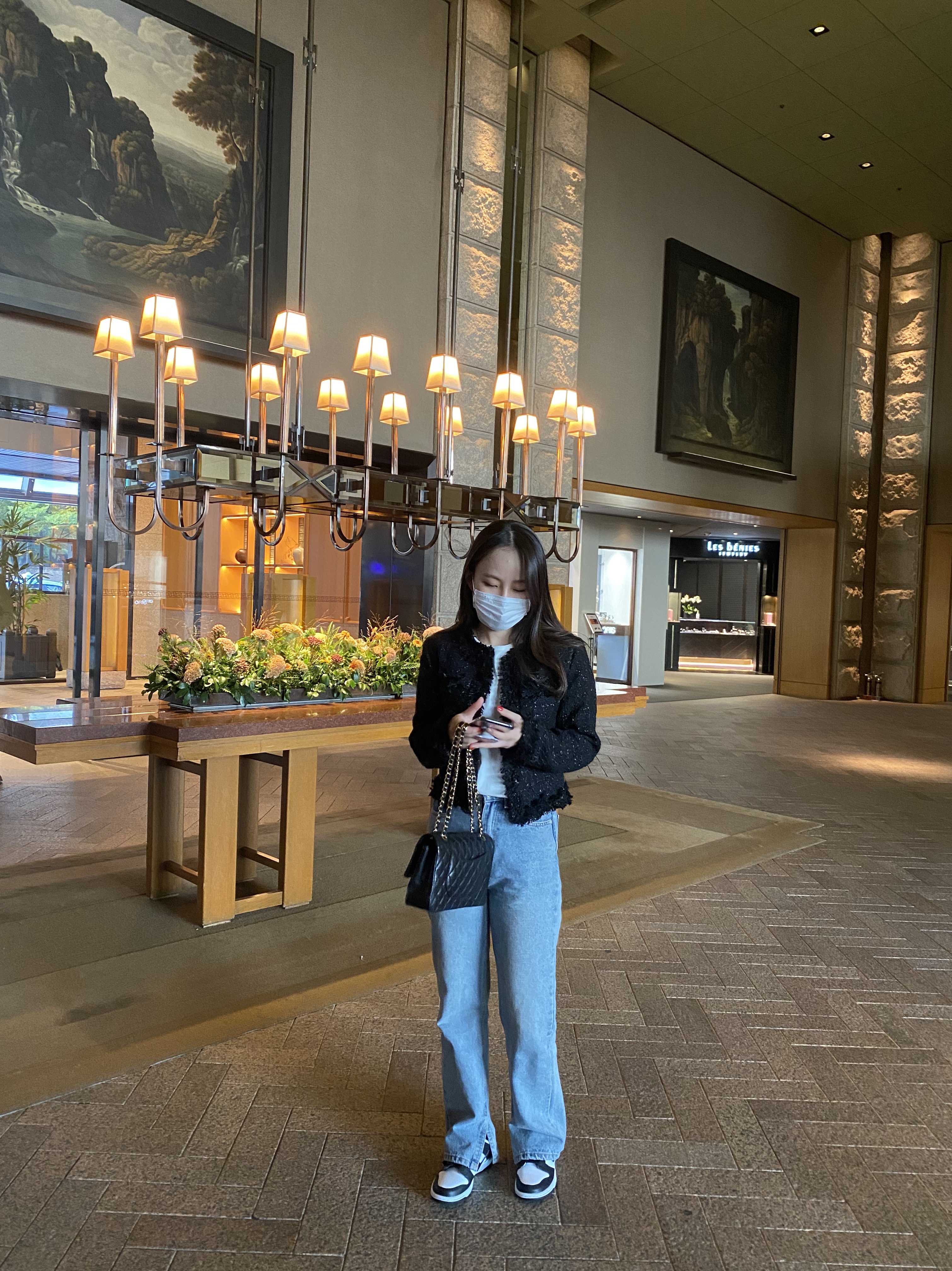 Chanel Medium Classic Handbag Grained Calfskin & Gold Black, (W) Nike Dunk Low Black 착용 스타일 - 3