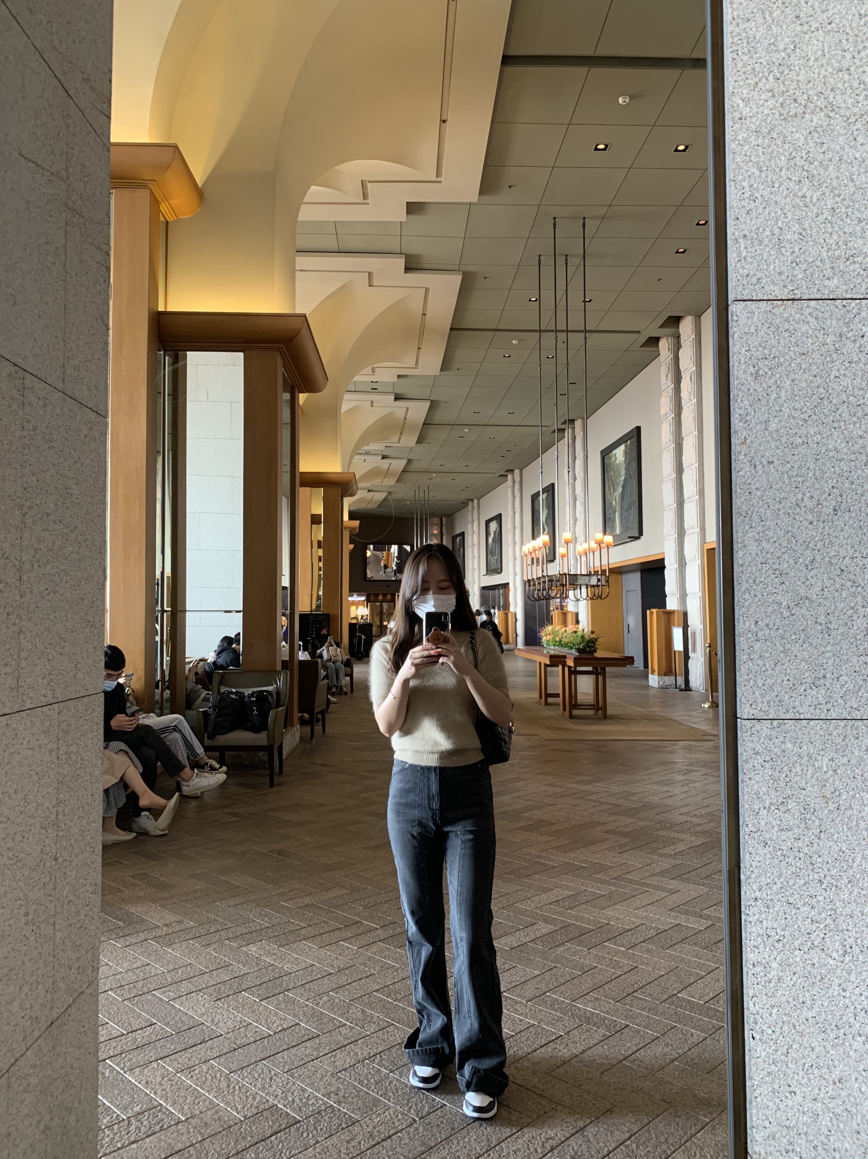 Chanel Medium Classic Handbag Grained Calfskin & Gold Black, (W) Nike Dunk Low Black 착용 스타일 - 4