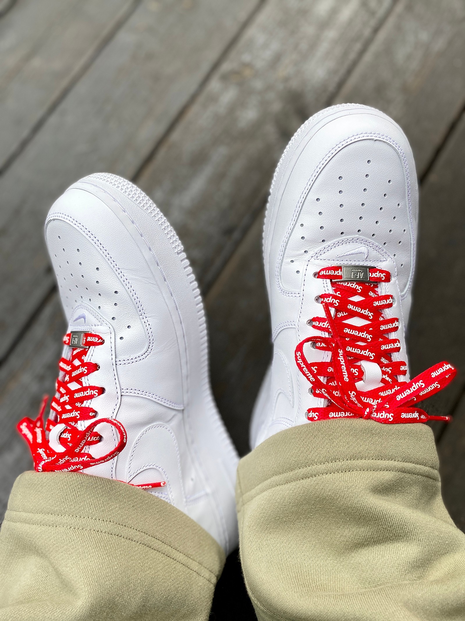 Nike x Supreme Air Force 1 Low White 착용 스타일