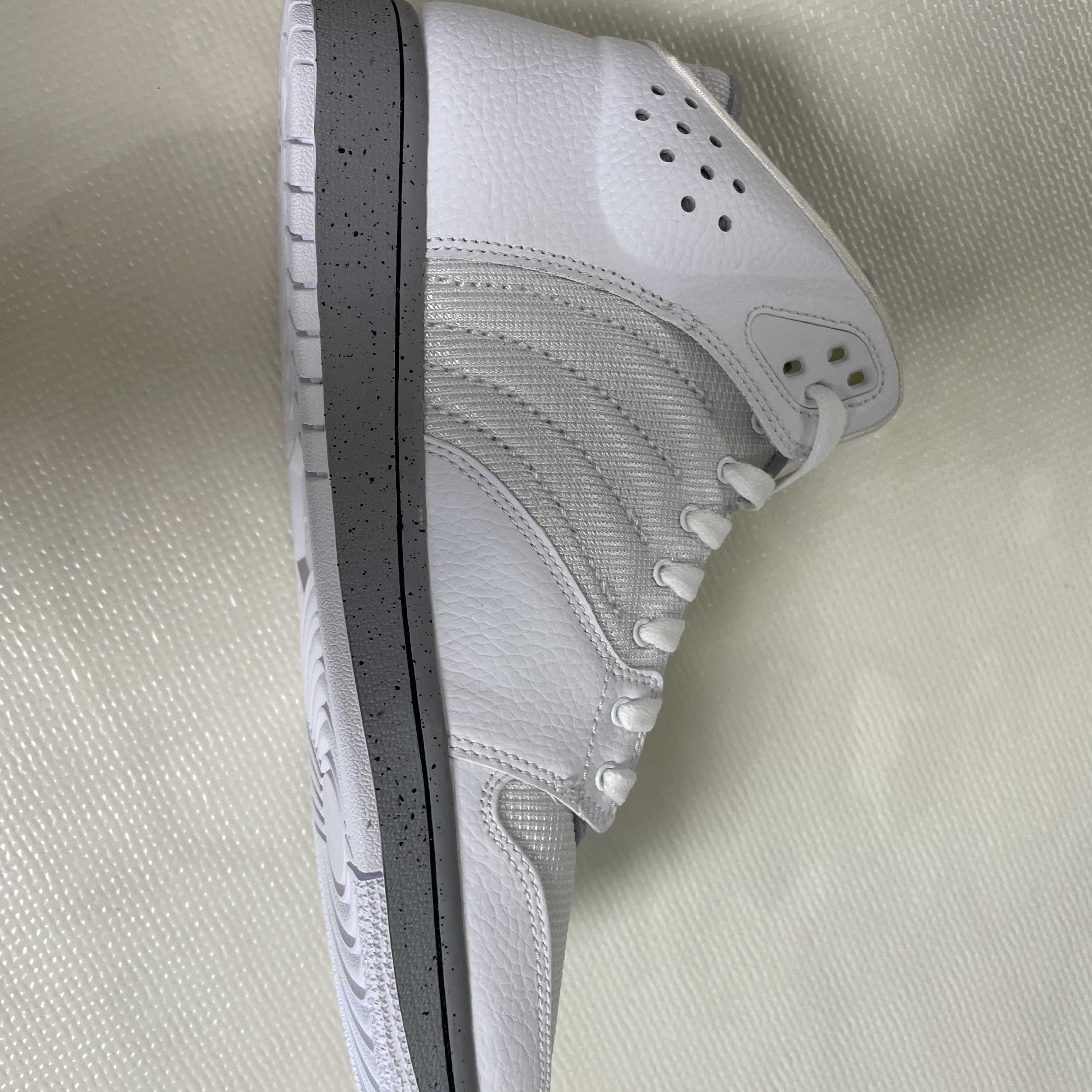 Jordan 1 Flight 4 Premium White Golf Grey 착용 스타일 - 3