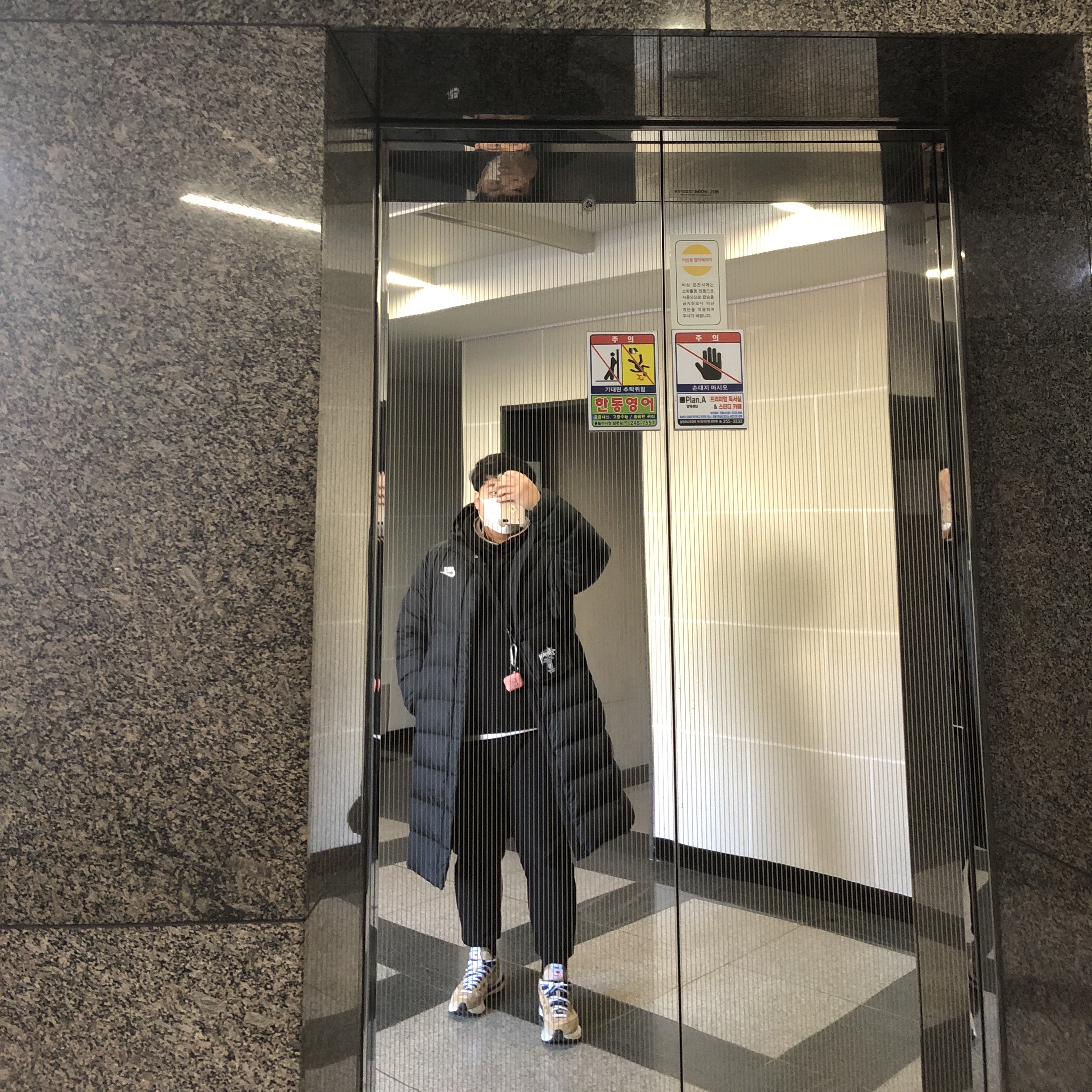 Nike x Sacai VaporWaffle Sesame and Blue Void 착용 스타일