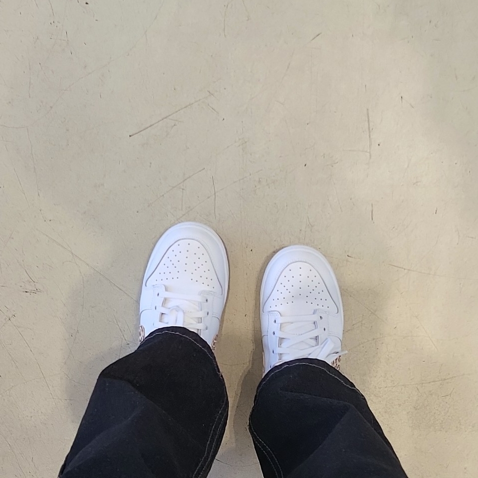(W) Nike Dunk Low SE Primal White 착용 스타일 - 2