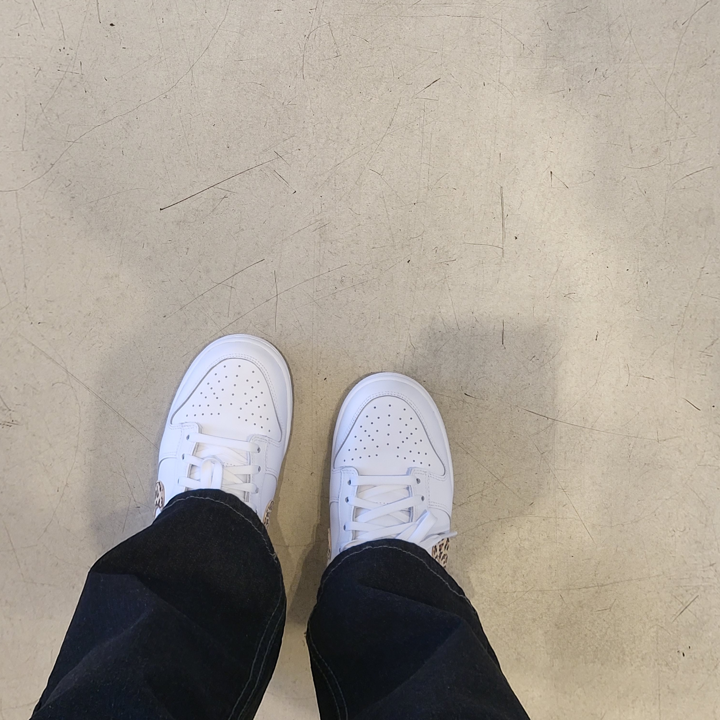 (W) Nike Dunk Low SE Primal White 착용 스타일 - 1