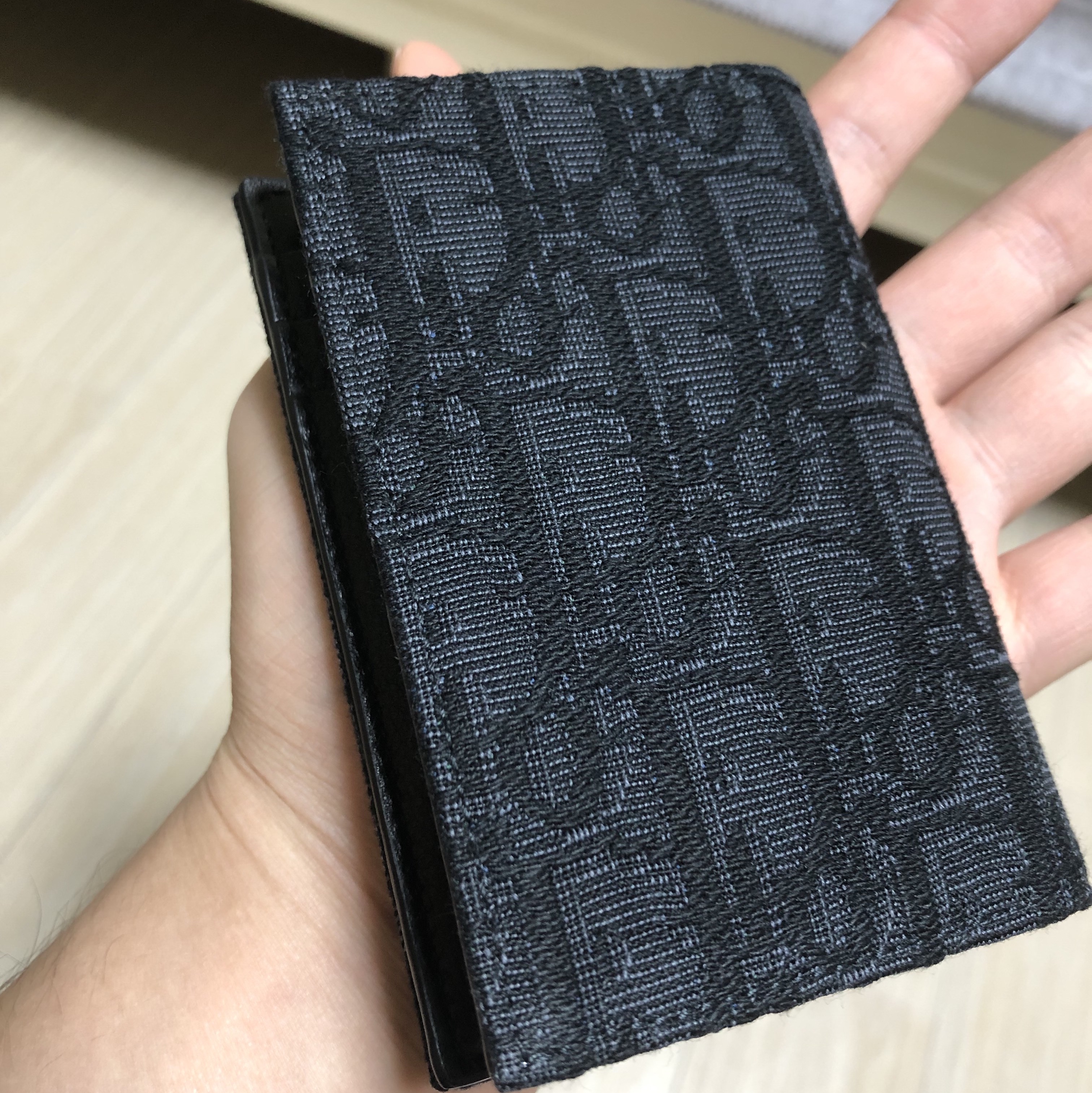 Dior Bi-Fold Card Holder Black Dior Oblique Jacquard 착용 스타일 - 3