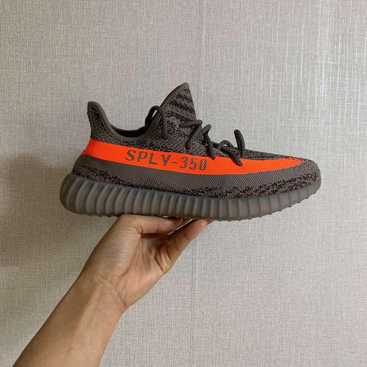 Adidas Yeezy Boost 350 V2 Beluga - Reflective 착용 스타일
