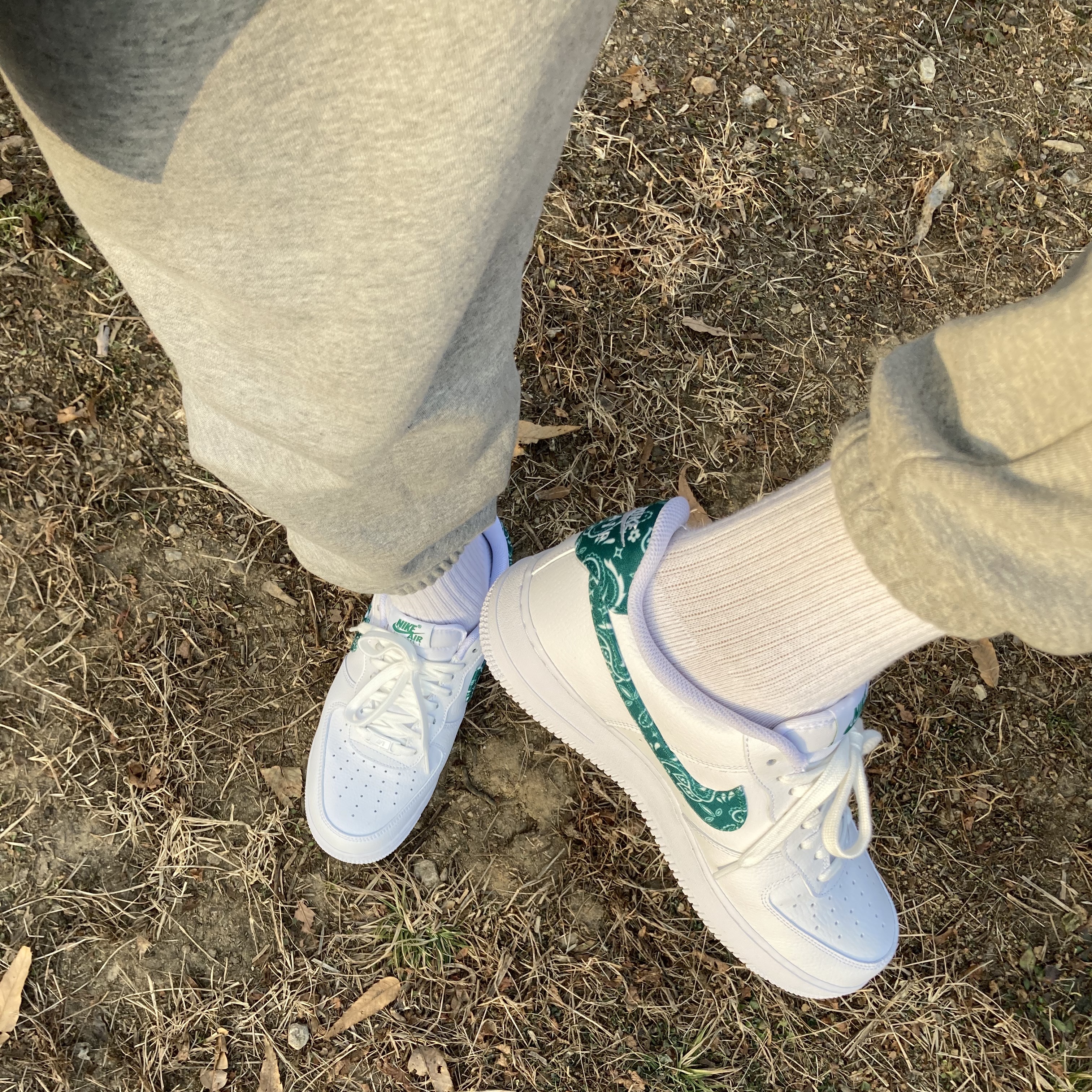 (W) Nike Air Force 1 '07 Essential Paisley Swoosh White Malachite 착용 스타일 - 3