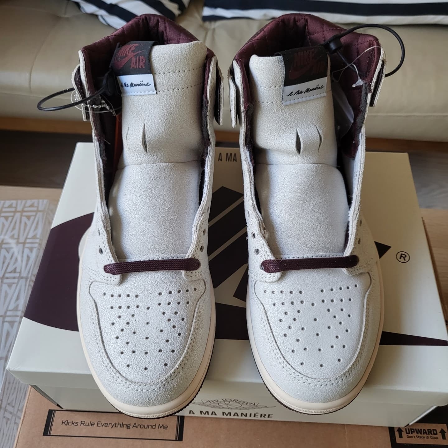 Jordan 1 x A Ma Maniere Retro High OG SP Sail and Burgundy 착용 스타일 - 2