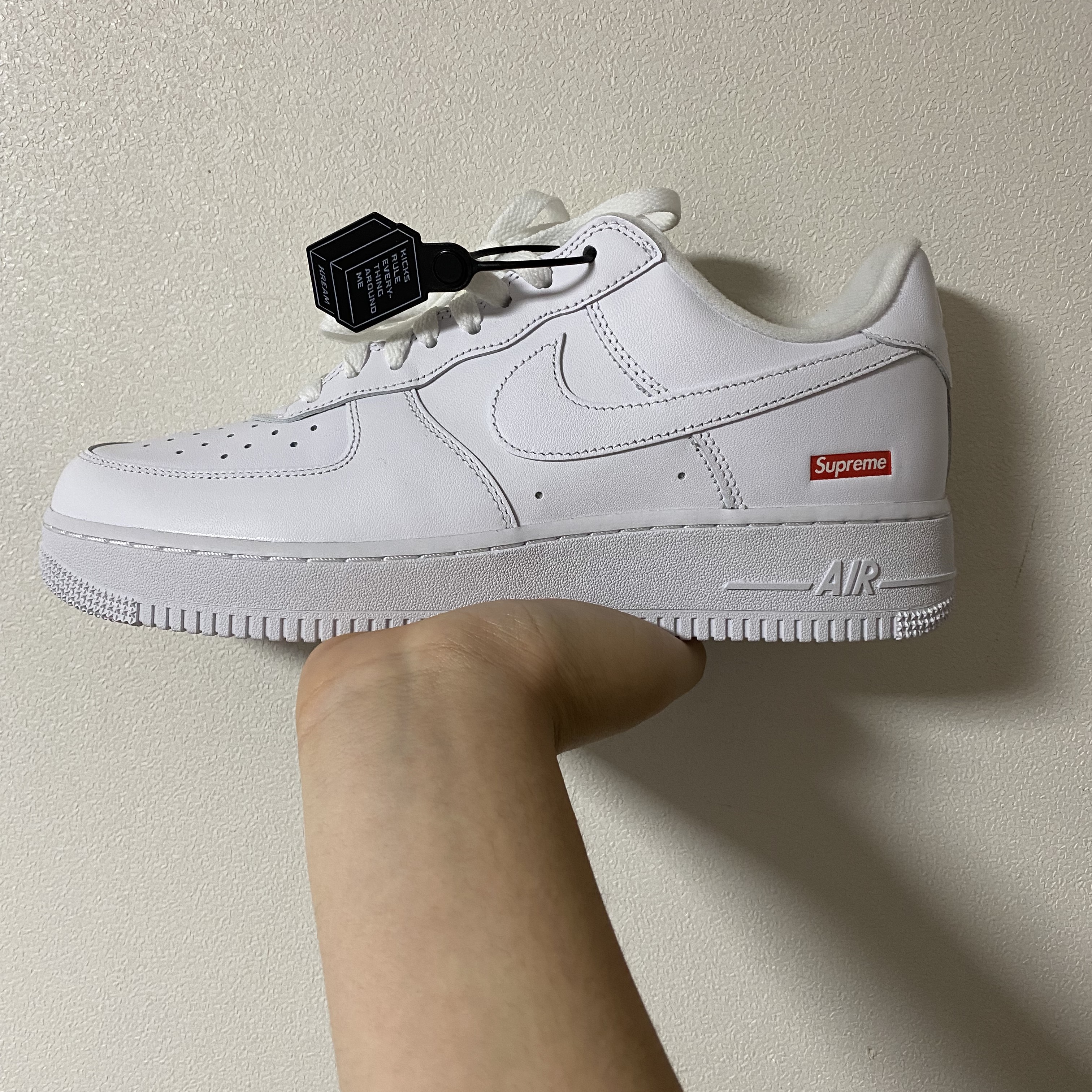 Nike x Supreme Air Force 1 Low White 착용 스타일 - 1