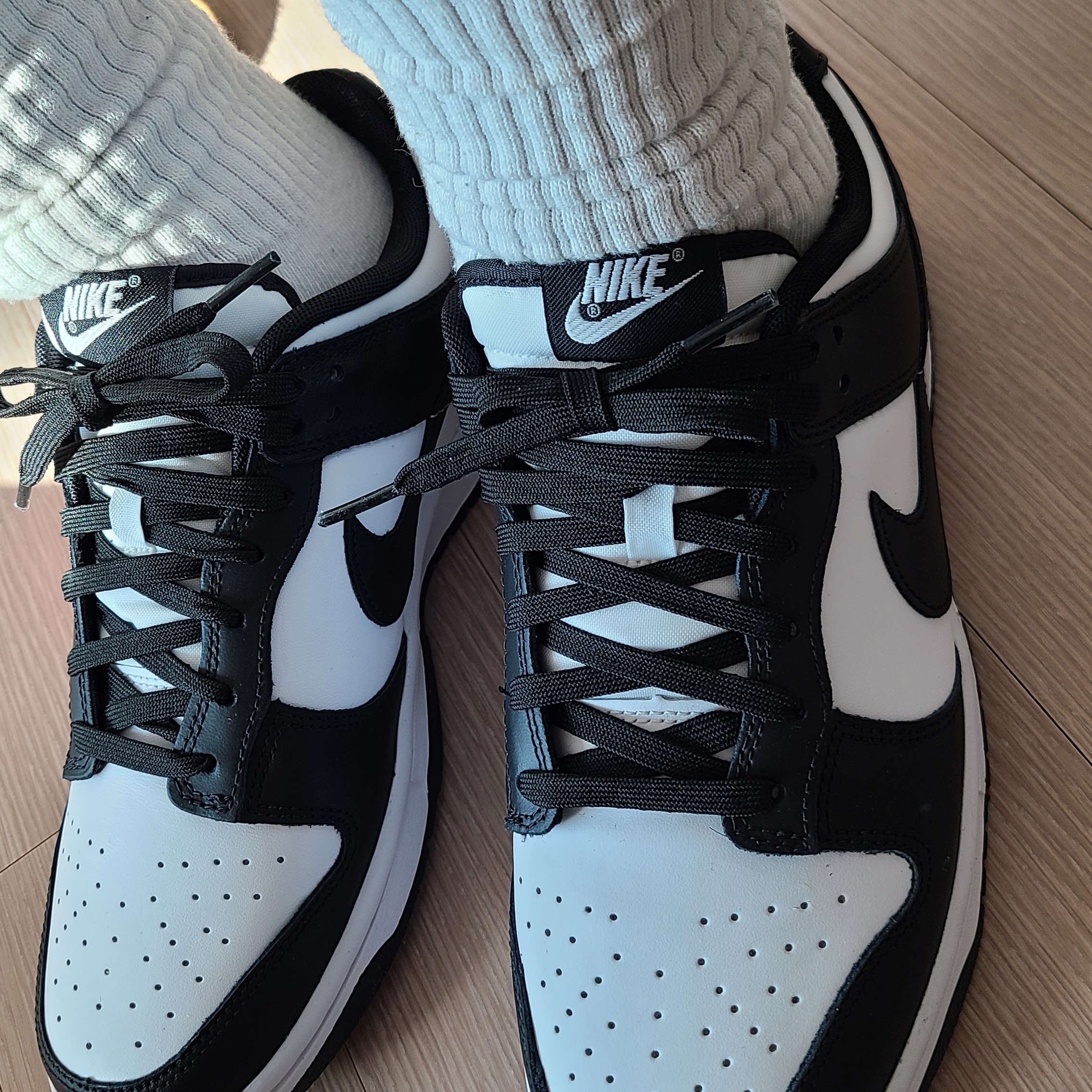 Nike Dunk Low Retro Black 착용 스타일 - 2