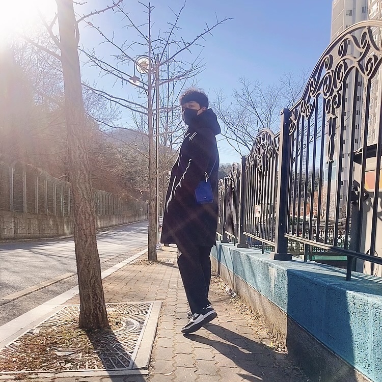 Ader Error Small Blue Bag Blue, Nike Dunk Low Retro Black 착용 스타일